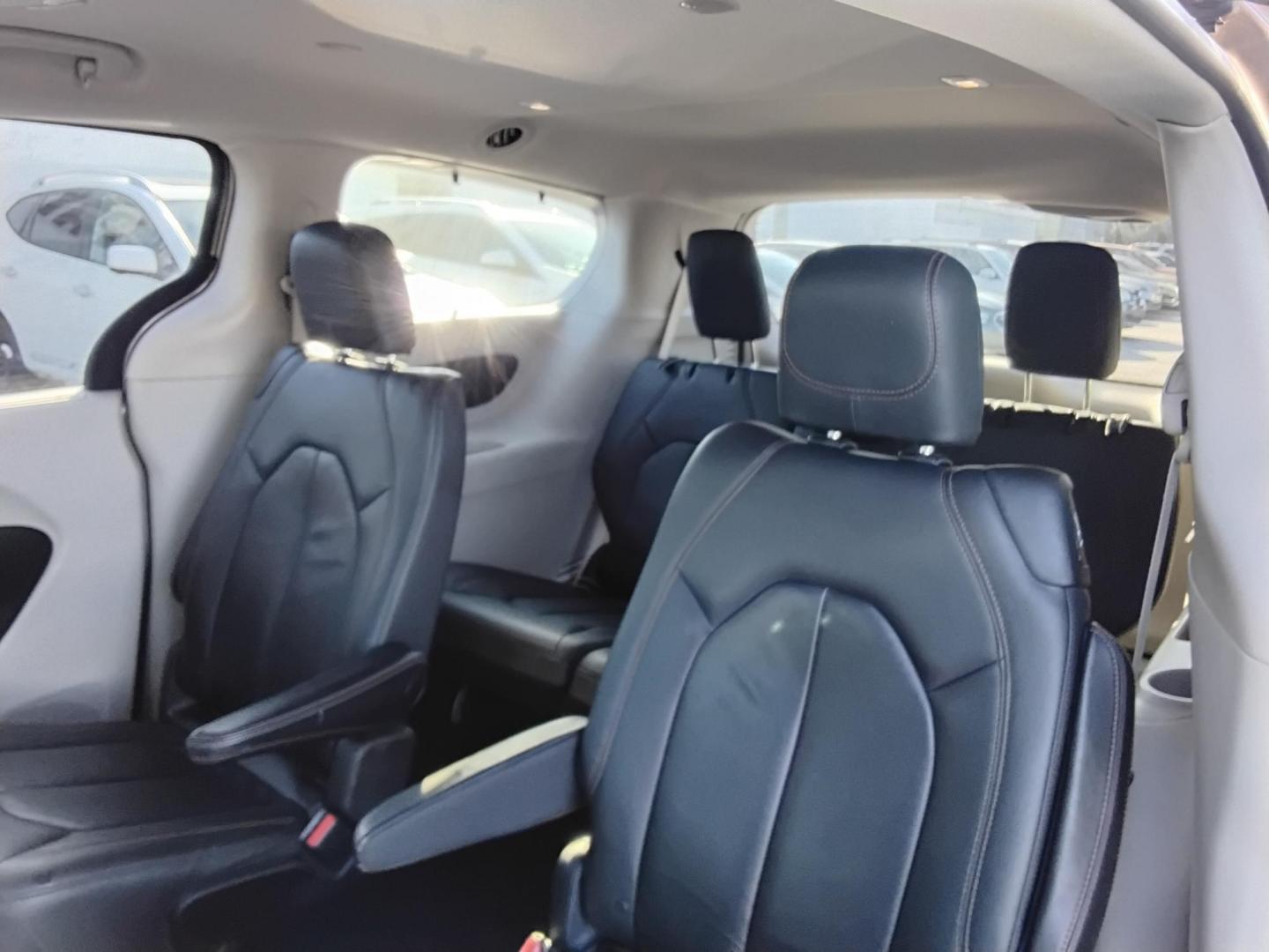 2017 GRAY /Black Chrysler Pacifica Touring (2C4RC1BG3HR) with an 3.6L V6 DOHC 24V engine, 6A transmission, located at 6112 N Florida Avenue, Tampa, FL, 33604, (888) 521-5131, 27.954929, -82.459534 - 499$ DOWN PLUS TAX & TAG. - Photo#6