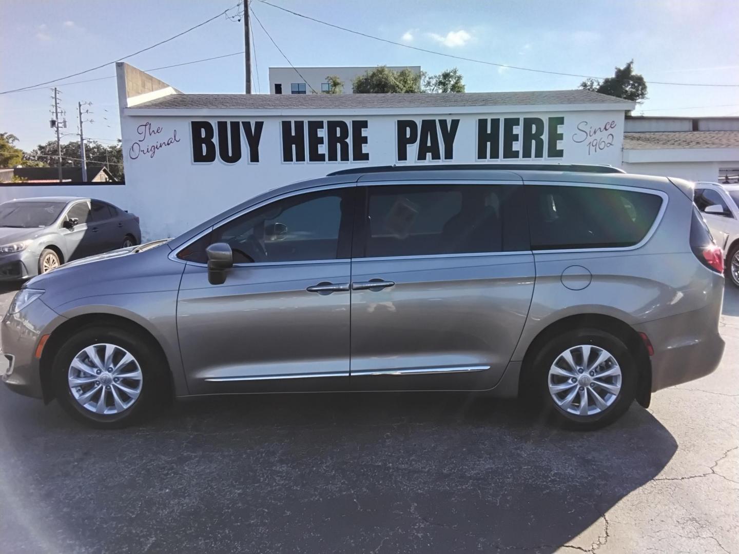 2017 GRAY /Black Chrysler Pacifica Touring (2C4RC1BG3HR) with an 3.6L V6 DOHC 24V engine, 6A transmission, located at 6112 N Florida Avenue, Tampa, FL, 33604, (888) 521-5131, 27.954929, -82.459534 - 499$ DOWN PLUS TAX & TAG. - Photo#0