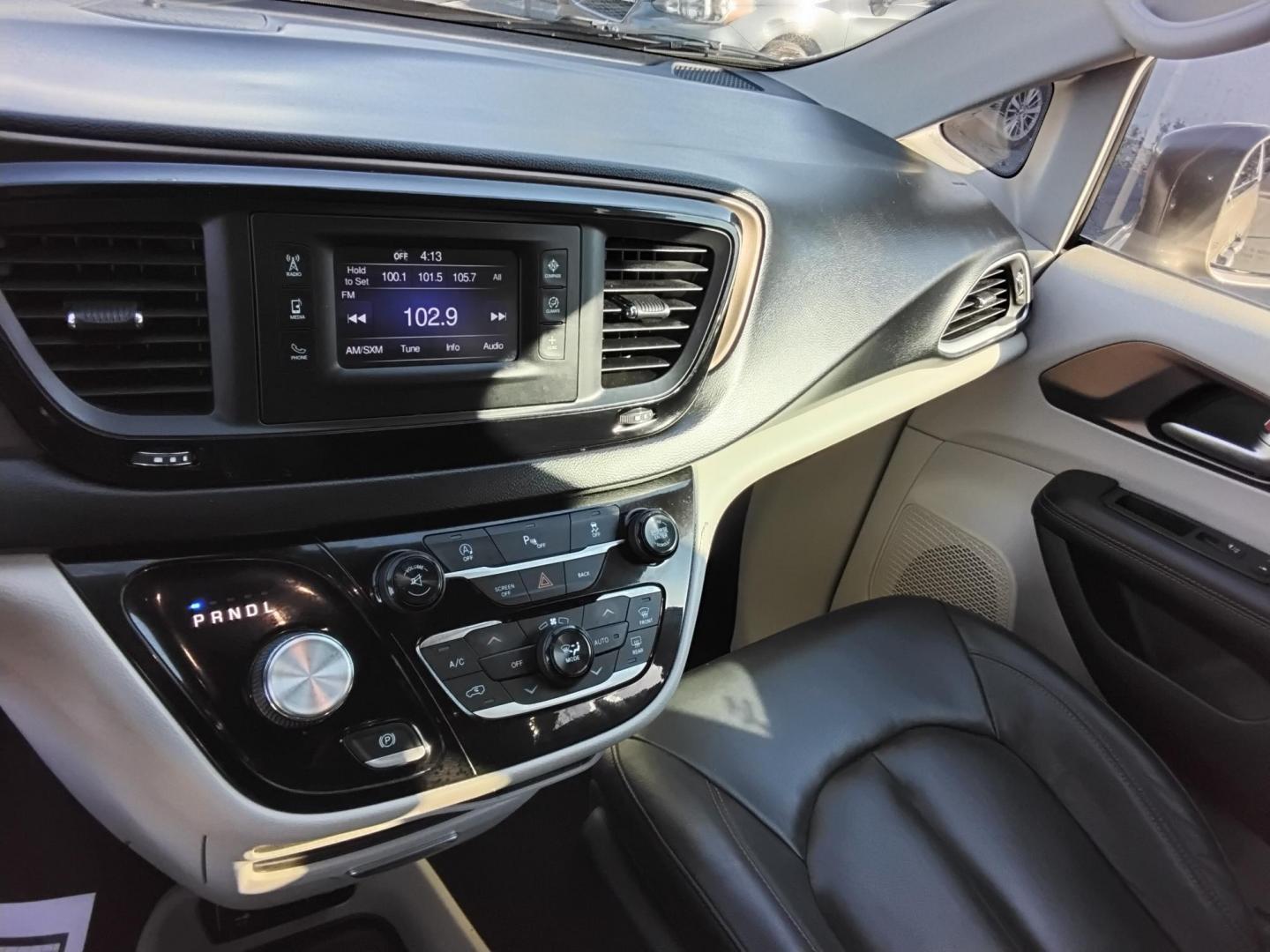 2017 GRAY /Black Chrysler Pacifica Touring (2C4RC1BG3HR) with an 3.6L V6 DOHC 24V engine, 6A transmission, located at 6112 N Florida Avenue, Tampa, FL, 33604, (888) 521-5131, 27.954929, -82.459534 - 499$ DOWN PLUS TAX & TAG. - Photo#5