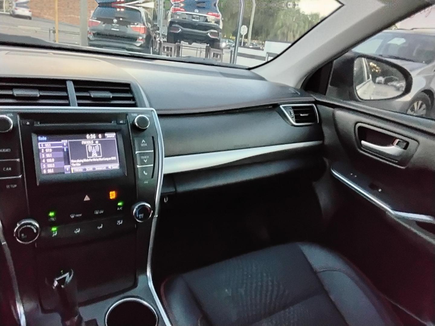 2015 SILVER /Black Toyota Camry SE (4T1BF1FK0FU) with an 2.5L L4 DOHC 16V engine, 6-Speed Automatic transmission, located at 6112 N Florida Avenue, Tampa, FL, 33604, (888) 521-5131, 27.954929, -82.459534 - 499$ DOWN PLUS TAX & TAG. - Photo#6