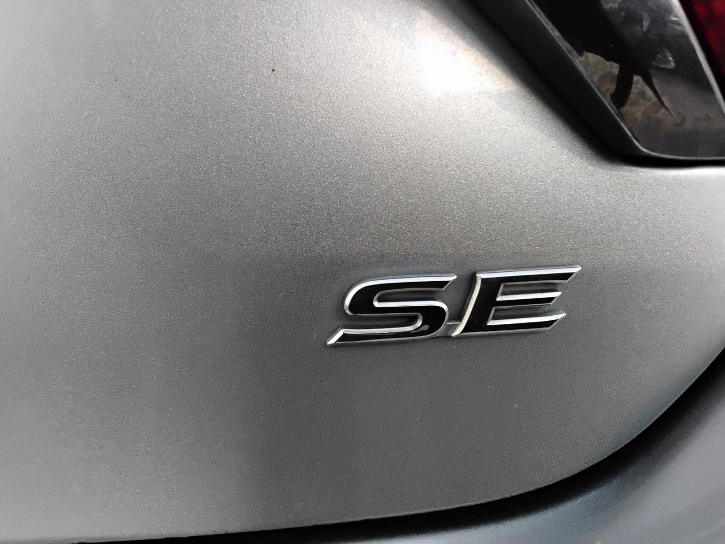 2015 SILVER /Black Toyota Camry SE (4T1BF1FK0FU) with an 2.5L L4 DOHC 16V engine, 6-Speed Automatic transmission, located at 6112 N Florida Avenue, Tampa, FL, 33604, (888) 521-5131, 27.954929, -82.459534 - 499$ DOWN PLUS TAX & TAG. - Photo#8