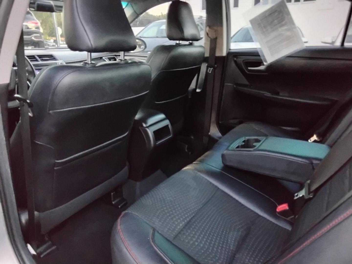 2015 SILVER /Black Toyota Camry SE (4T1BF1FK0FU) with an 2.5L L4 DOHC 16V engine, 6-Speed Automatic transmission, located at 6112 N Florida Avenue, Tampa, FL, 33604, (888) 521-5131, 27.954929, -82.459534 - 499$ DOWN PLUS TAX & TAG. - Photo#9