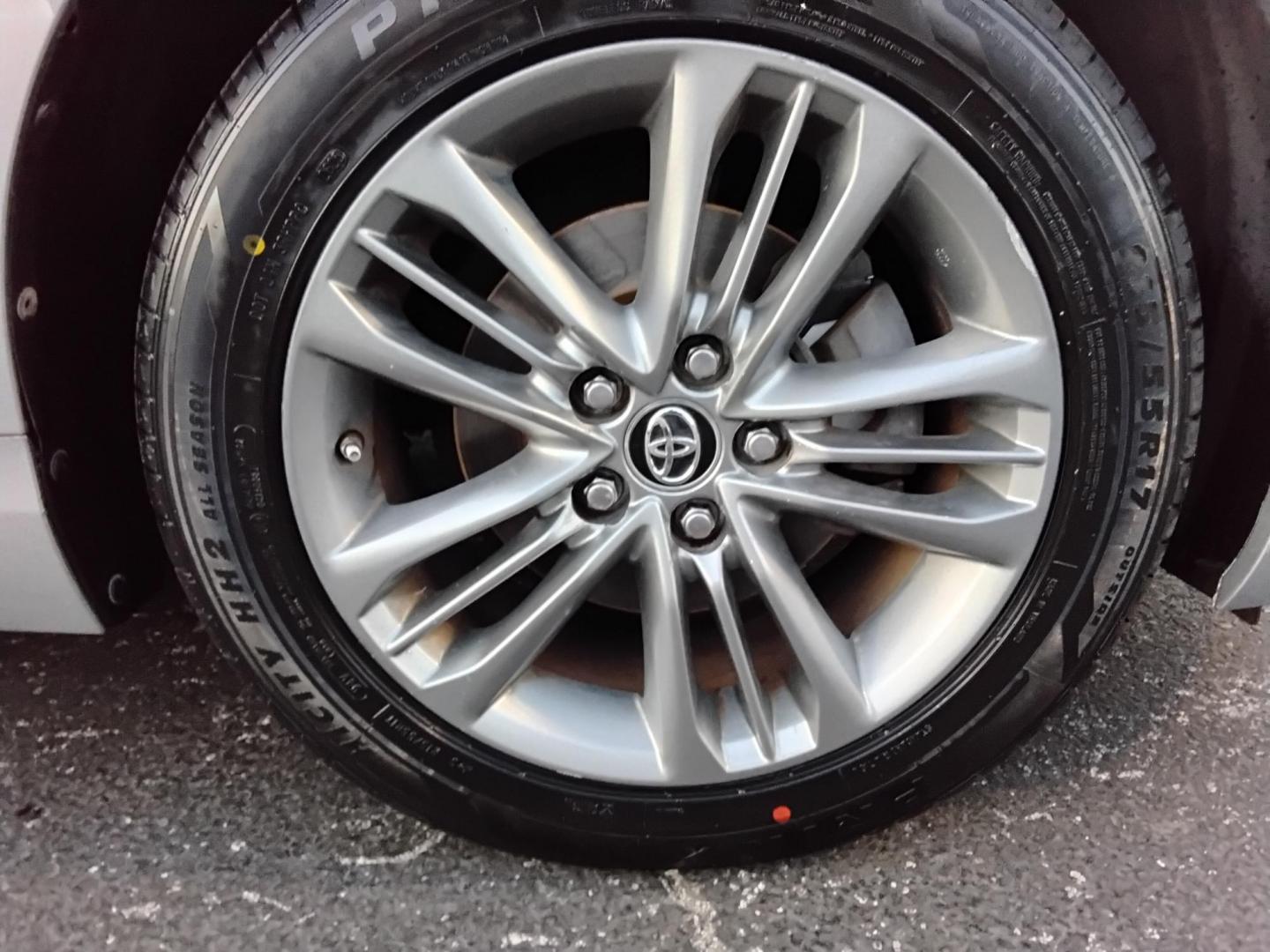 2015 SILVER /Black Toyota Camry SE (4T1BF1FK0FU) with an 2.5L L4 DOHC 16V engine, 6-Speed Automatic transmission, located at 6112 N Florida Avenue, Tampa, FL, 33604, (888) 521-5131, 27.954929, -82.459534 - 499$ DOWN PLUS TAX & TAG. - Photo#11