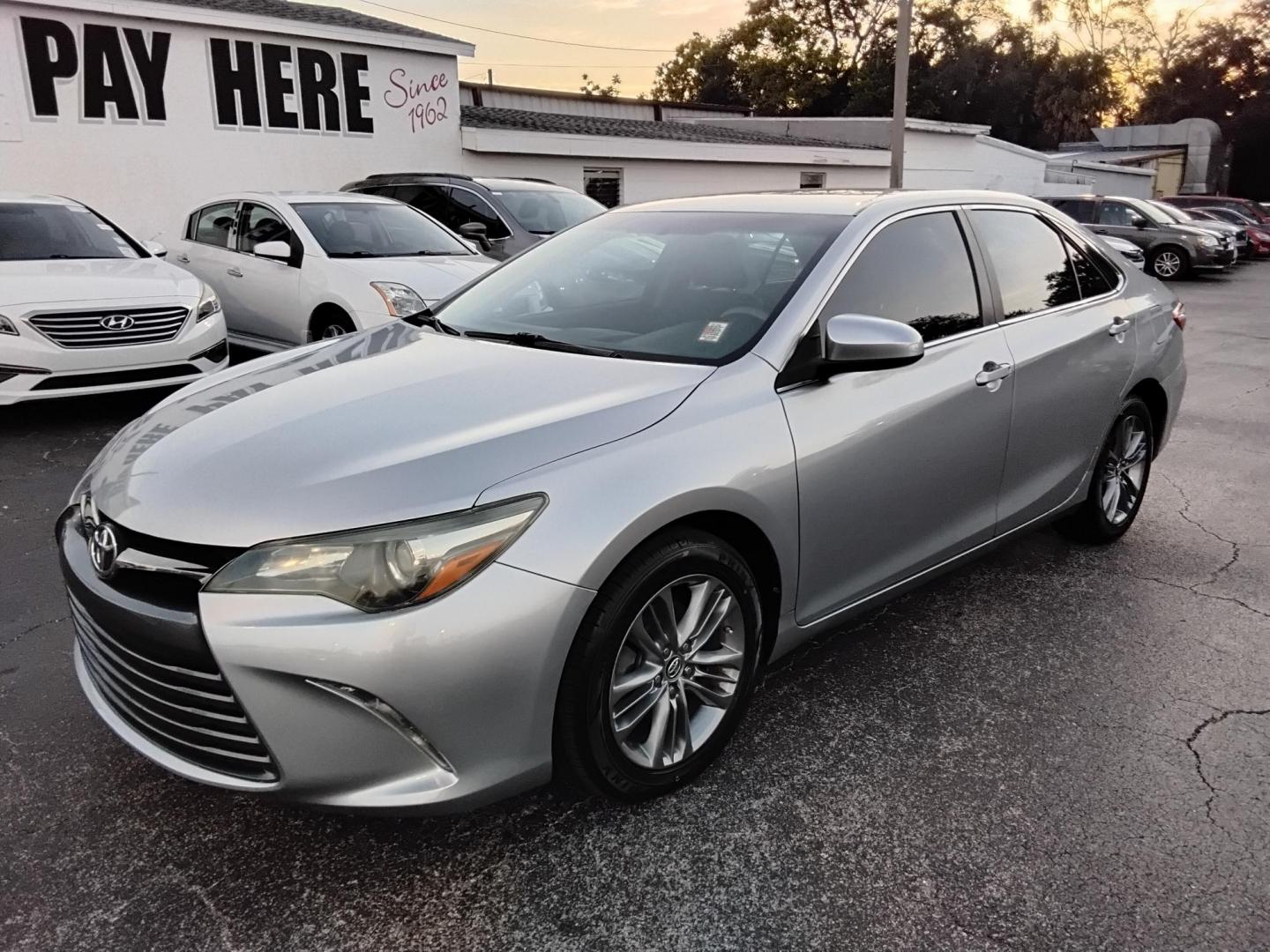 2015 SILVER /Black Toyota Camry SE (4T1BF1FK0FU) with an 2.5L L4 DOHC 16V engine, 6-Speed Automatic transmission, located at 6112 N Florida Avenue, Tampa, FL, 33604, (888) 521-5131, 27.954929, -82.459534 - 499$ DOWN PLUS TAX & TAG. - Photo#2