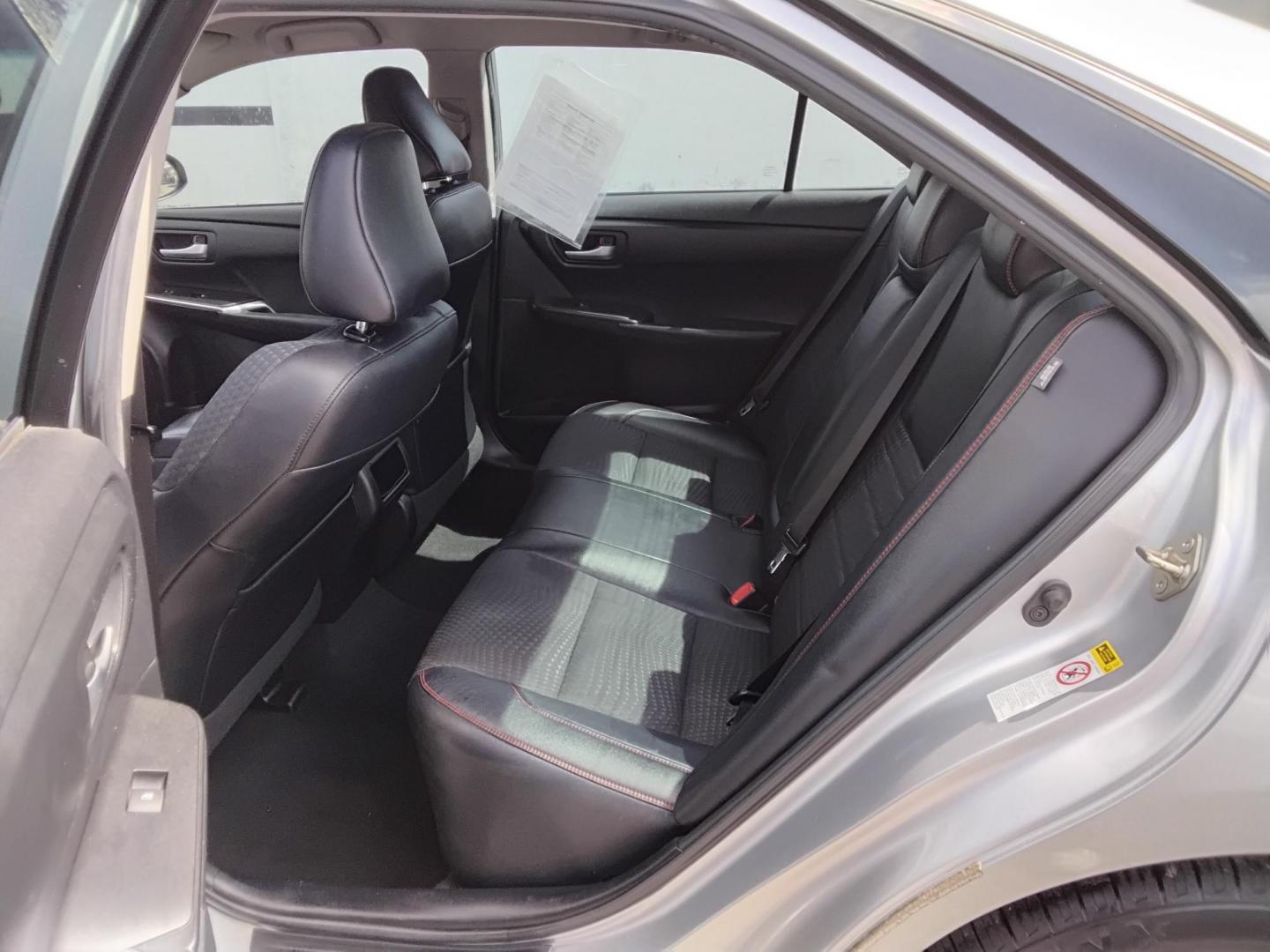 2015 SILVER /Black Toyota Camry SE (4T1BF1FK0FU) with an 2.5L L4 DOHC 16V engine, 6-Speed Automatic transmission, located at 6112 N Florida Avenue, Tampa, FL, 33604, (888) 521-5131, 27.954929, -82.459534 - 499$ DOWN PLUS TAX & TAG. - Photo#7