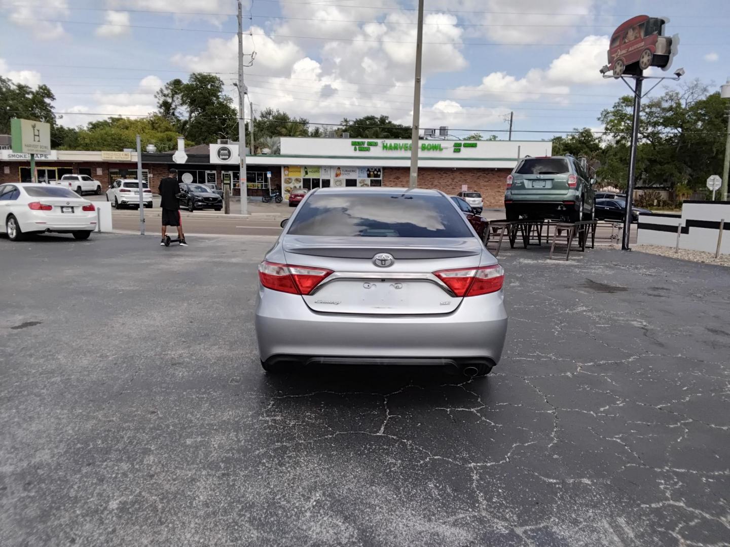 2015 SILVER /Black Toyota Camry SE (4T1BF1FK0FU) with an 2.5L L4 DOHC 16V engine, 6-Speed Automatic transmission, located at 6112 N Florida Avenue, Tampa, FL, 33604, (888) 521-5131, 27.954929, -82.459534 - 499$ DOWN PLUS TAX & TAG. - Photo#5