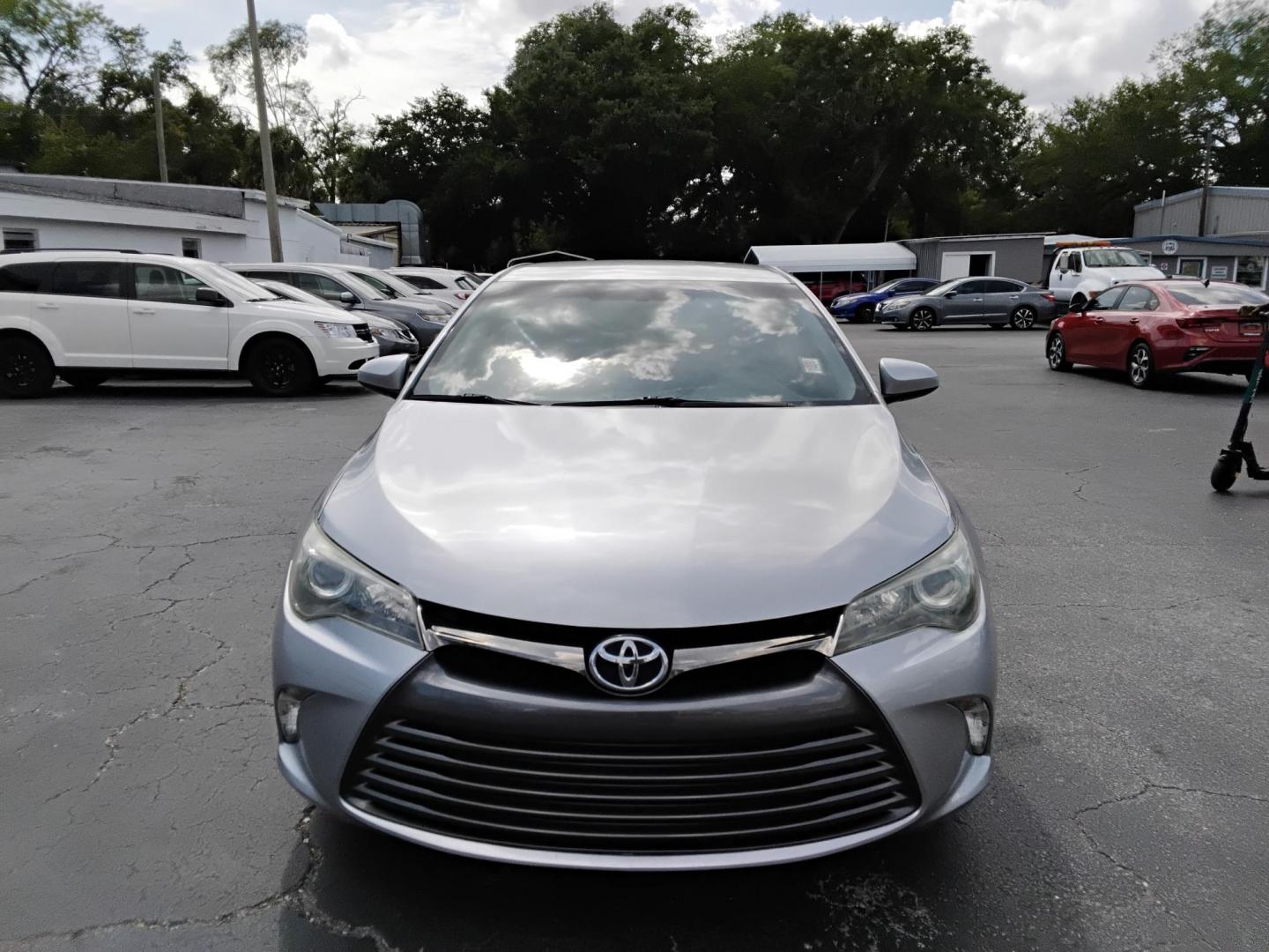 2015 SILVER /Black Toyota Camry SE (4T1BF1FK0FU) with an 2.5L L4 DOHC 16V engine, 6-Speed Automatic transmission, located at 6112 N Florida Avenue, Tampa, FL, 33604, (888) 521-5131, 27.954929, -82.459534 - 499$ DOWN PLUS TAX & TAG. - Photo#2