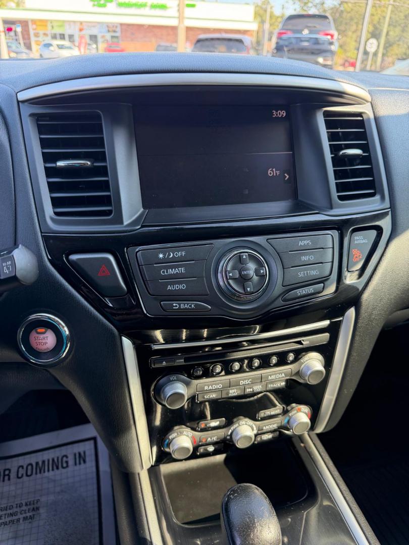 2018 Blue /Grey Nissan Pathfinder S 2WD (5N1DR2MN6JC) with an 3.5L V6 DOHC 24V engine, CVT transmission, located at 6112 N Florida Avenue, Tampa, FL, 33604, (888) 521-5131, 27.954929, -82.459534 - 499$ down plus tax & tag. - Photo#4