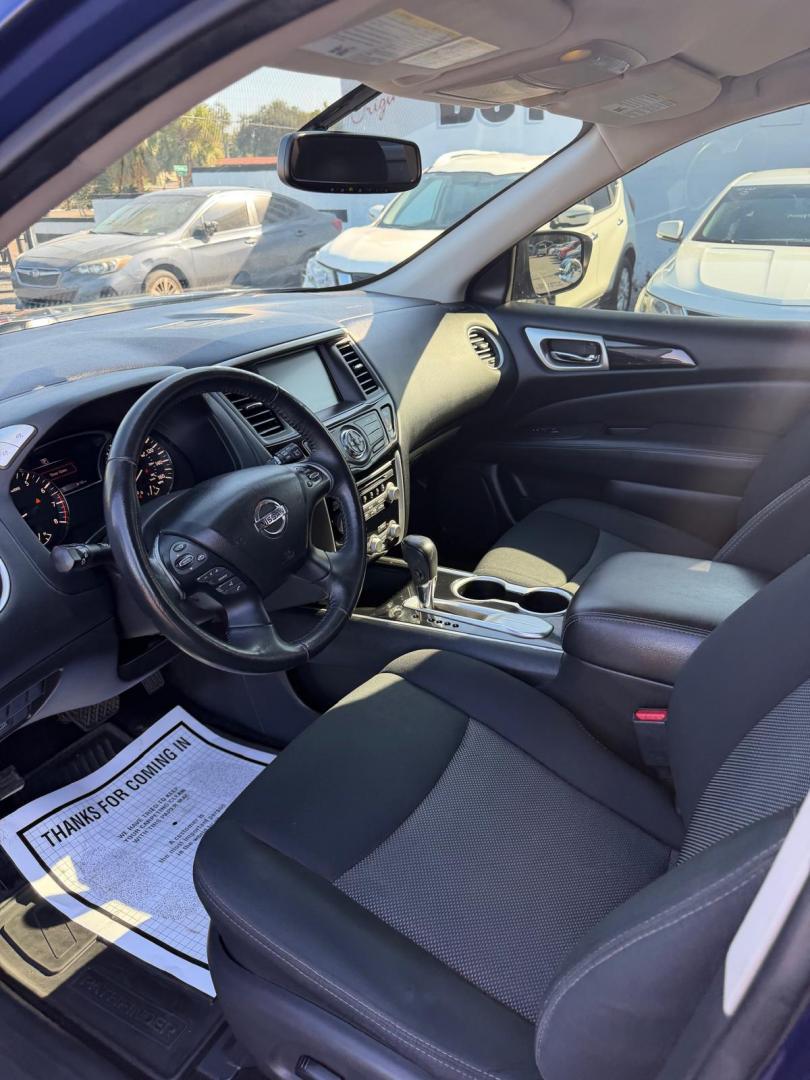2018 Blue /Grey Nissan Pathfinder S 2WD (5N1DR2MN6JC) with an 3.5L V6 DOHC 24V engine, CVT transmission, located at 6112 N Florida Avenue, Tampa, FL, 33604, (888) 521-5131, 27.954929, -82.459534 - 499$ down plus tax & tag. - Photo#5