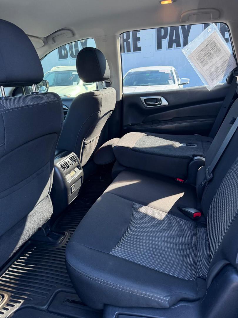 2018 Blue /Grey Nissan Pathfinder S 2WD (5N1DR2MN6JC) with an 3.5L V6 DOHC 24V engine, CVT transmission, located at 6112 N Florida Avenue, Tampa, FL, 33604, (888) 521-5131, 27.954929, -82.459534 - 499$ down plus tax & tag. - Photo#6