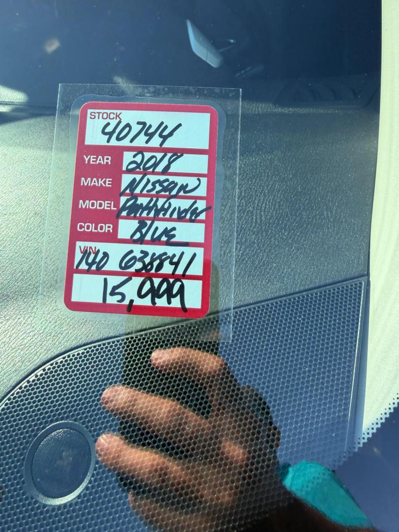 2018 Blue /Grey Nissan Pathfinder S 2WD (5N1DR2MN6JC) with an 3.5L V6 DOHC 24V engine, CVT transmission, located at 6112 N Florida Avenue, Tampa, FL, 33604, (888) 521-5131, 27.954929, -82.459534 - 499$ down plus tax & tag. - Photo#9