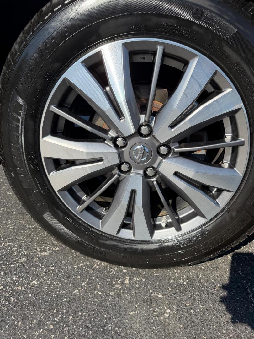 2018 Blue /Grey Nissan Pathfinder S 2WD (5N1DR2MN6JC) with an 3.5L V6 DOHC 24V engine, CVT transmission, located at 6112 N Florida Avenue, Tampa, FL, 33604, (888) 521-5131, 27.954929, -82.459534 - 499$ down plus tax & tag. - Photo#11