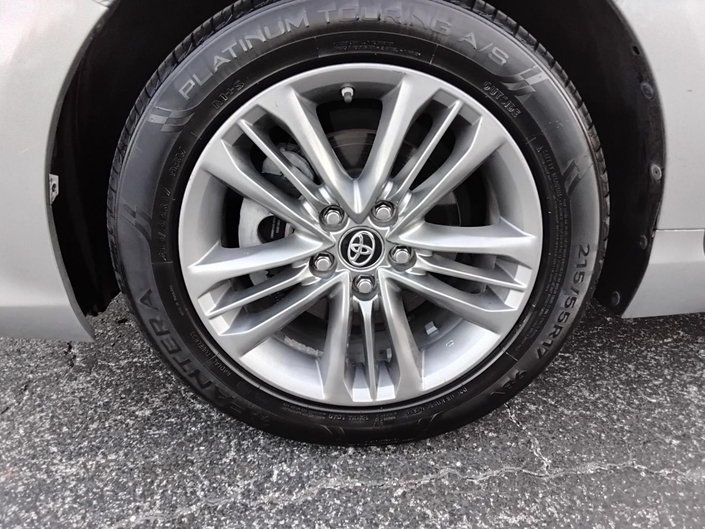 2017 SILVER /Black Toyota Camry SE (4T1BF1FKXHU) with an 2.5L L4 DOHC 16V engine, 6A transmission, located at 6112 N Florida Avenue, Tampa, FL, 33604, (888) 521-5131, 27.954929, -82.459534 - $499 down plus tax & tag. - Photo#13