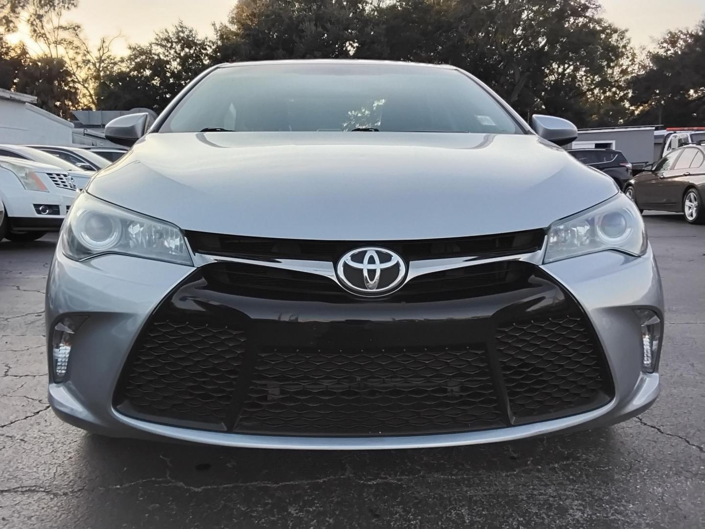 2017 SILVER /Black Toyota Camry SE (4T1BF1FKXHU) with an 2.5L L4 DOHC 16V engine, 6A transmission, located at 6112 N Florida Avenue, Tampa, FL, 33604, (888) 521-5131, 27.954929, -82.459534 - $499 down plus tax & tag. - Photo#2