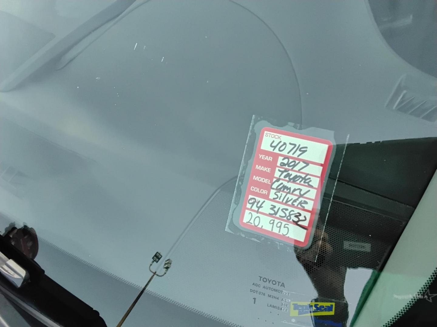 2017 SILVER /Black Toyota Camry SE (4T1BF1FKXHU) with an 2.5L L4 DOHC 16V engine, 6A transmission, located at 6112 N Florida Avenue, Tampa, FL, 33604, (888) 521-5131, 27.954929, -82.459534 - $499 down plus tax & tag. - Photo#14