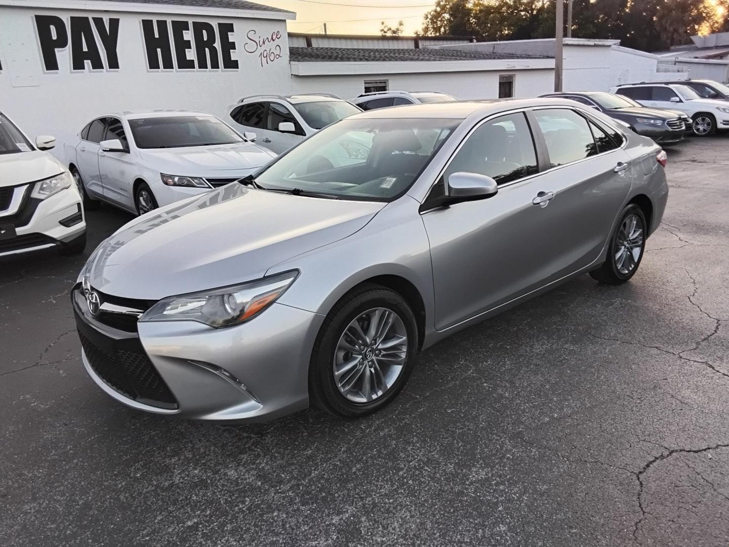 2017 SILVER /Black Toyota Camry SE (4T1BF1FKXHU) with an 2.5L L4 DOHC 16V engine, 6A transmission, located at 6112 N Florida Avenue, Tampa, FL, 33604, (888) 521-5131, 27.954929, -82.459534 - $499 down plus tax & tag. - Photo#1