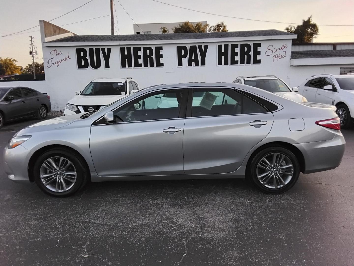 2017 SILVER /Black Toyota Camry SE (4T1BF1FKXHU) with an 2.5L L4 DOHC 16V engine, 6A transmission, located at 6112 N Florida Avenue, Tampa, FL, 33604, (888) 521-5131, 27.954929, -82.459534 - $499 down plus tax & tag. - Photo#0