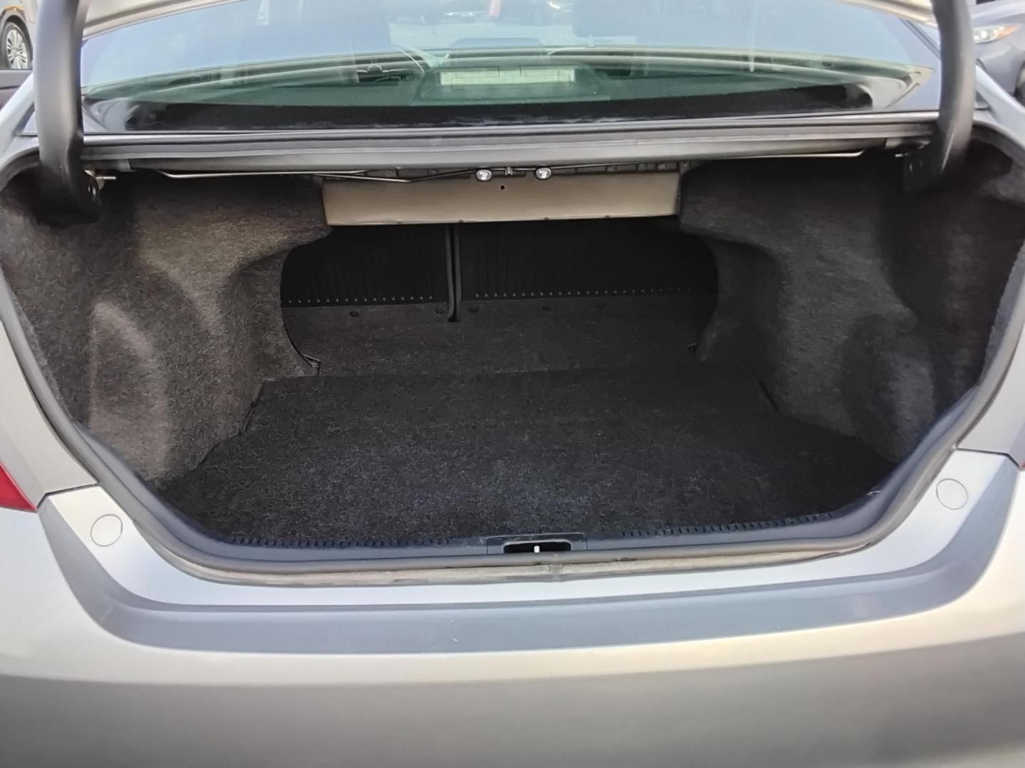 2017 SILVER /Black Toyota Camry SE (4T1BF1FKXHU) with an 2.5L L4 DOHC 16V engine, 6A transmission, located at 6112 N Florida Avenue, Tampa, FL, 33604, (888) 521-5131, 27.954929, -82.459534 - $499 down plus tax & tag. - Photo#10