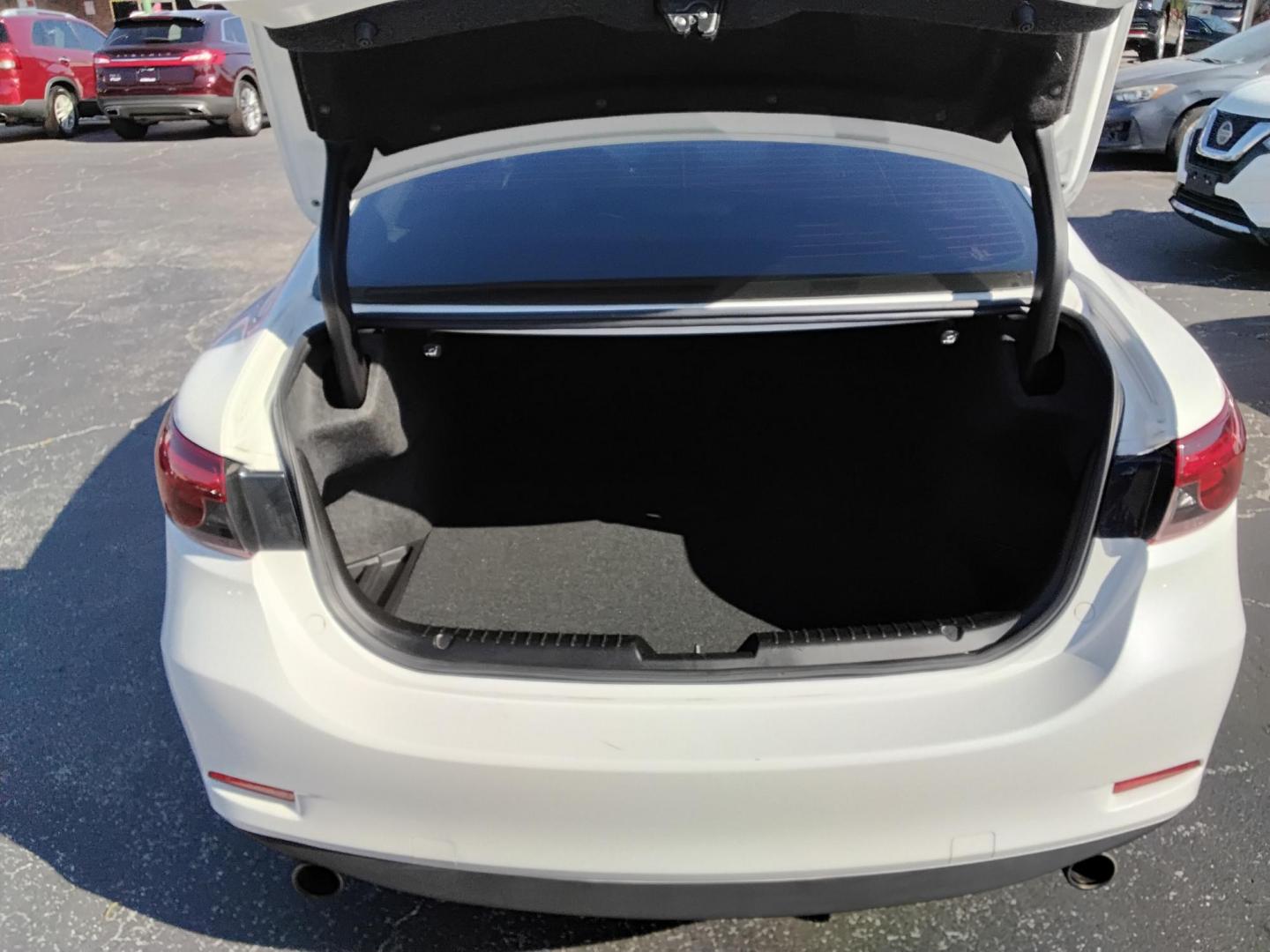 2017 White /Black Mazda Mazda6 i Touring AT (JM1GL1V53H1) with an 2.5L L4 DOHC 16V engine, 6A transmission, located at 6112 N Florida Avenue, Tampa, FL, 33604, (888) 521-5131, 27.954929, -82.459534 - 499$ down plus tax & tag. - Photo#7