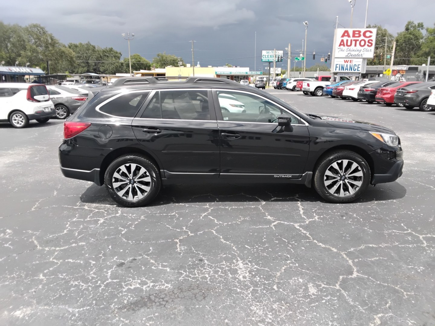 2015 BLACK /Black Subaru Outback 3.6R Limited (4S4BSENCXF3) with an 3.6L H6 DOHC 24V engine, 6-Speed Automatic transmission, located at 6112 N Florida Avenue, Tampa, FL, 33604, (888) 521-5131, 27.954929, -82.459534 - $499 DOWN PLUS TAX & TAG.- Photo#4
