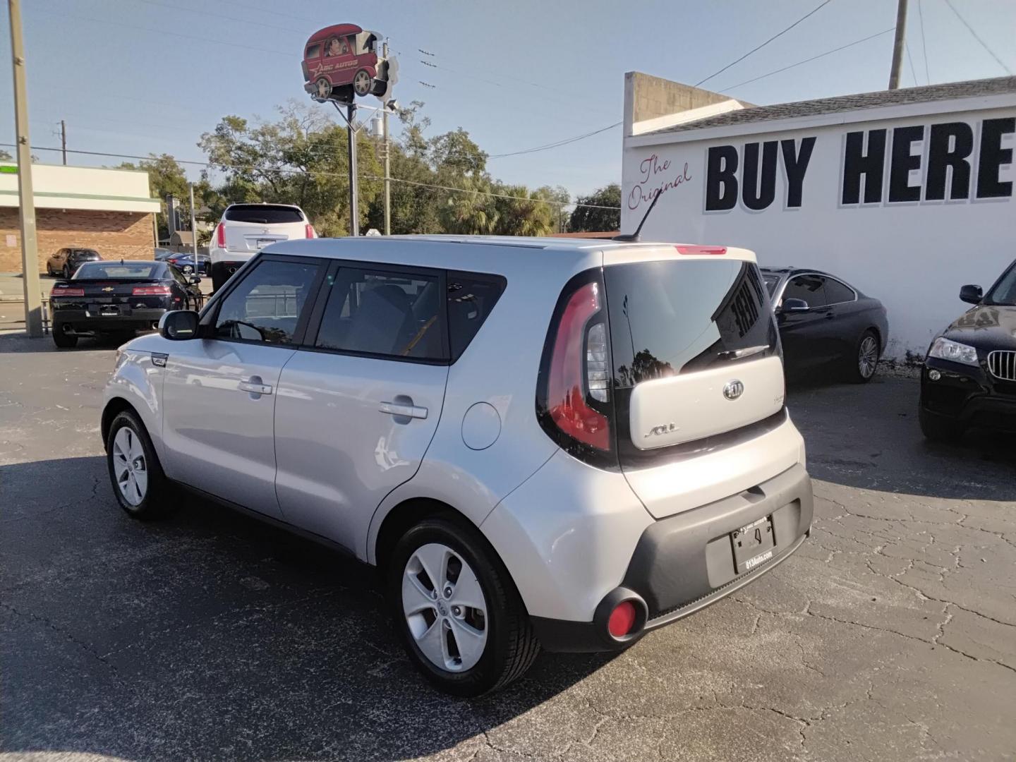 2016 SILVER /Grey Kia Soul Base 6A (KNDJN2A25G7) with an 1.6L L4 DOHC 16V engine, 6A transmission, located at 6112 N Florida Avenue, Tampa, FL, 33604, (888) 521-5131, 27.954929, -82.459534 - $499 DOWN PLUS TAX & TAG. - Photo#5