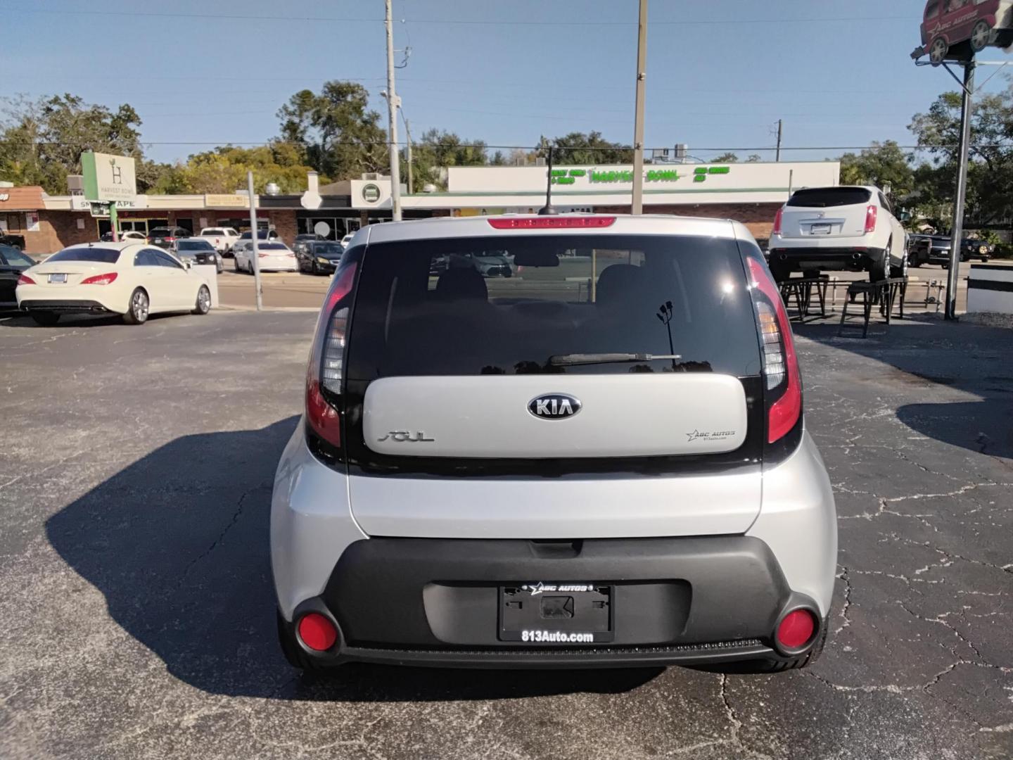 2016 SILVER /Grey Kia Soul Base 6A (KNDJN2A25G7) with an 1.6L L4 DOHC 16V engine, 6A transmission, located at 6112 N Florida Avenue, Tampa, FL, 33604, (888) 521-5131, 27.954929, -82.459534 - $499 DOWN PLUS TAX & TAG. - Photo#6