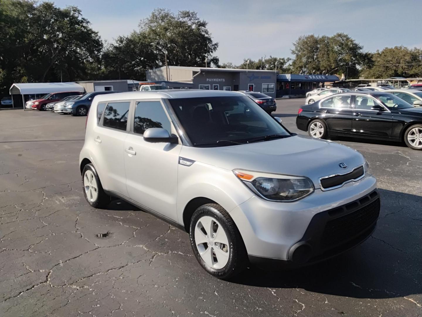 2016 SILVER /Grey Kia Soul Base 6A (KNDJN2A25G7) with an 1.6L L4 DOHC 16V engine, 6A transmission, located at 6112 N Florida Avenue, Tampa, FL, 33604, (888) 521-5131, 27.954929, -82.459534 - $499 DOWN PLUS TAX & TAG. - Photo#3