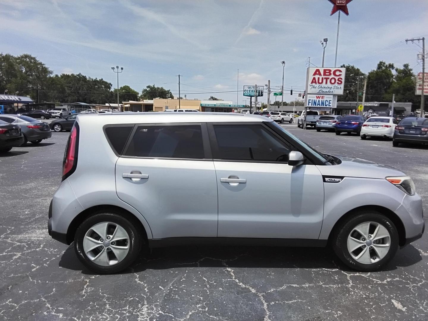 2016 SILVER /Grey Kia Soul Base 6A (KNDJN2A25G7) with an 1.6L L4 DOHC 16V engine, 6A transmission, located at 6112 N Florida Avenue, Tampa, FL, 33604, (888) 521-5131, 27.954929, -82.459534 - $499 DOWN PLUS TAX & TAG. - Photo#2