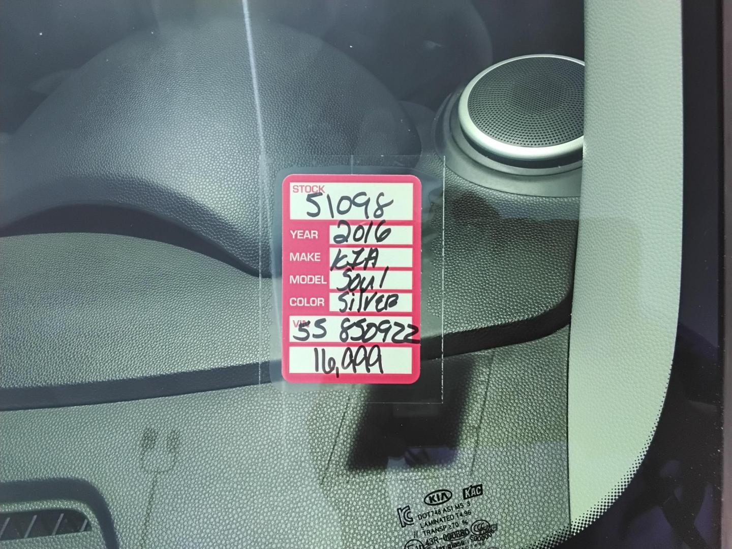 2016 SILVER /Grey Kia Soul Base 6A (KNDJN2A25G7) with an 1.6L L4 DOHC 16V engine, 6A transmission, located at 6112 N Florida Avenue, Tampa, FL, 33604, (888) 521-5131, 27.954929, -82.459534 - $499 DOWN PLUS TAX & TAG. - Photo#9