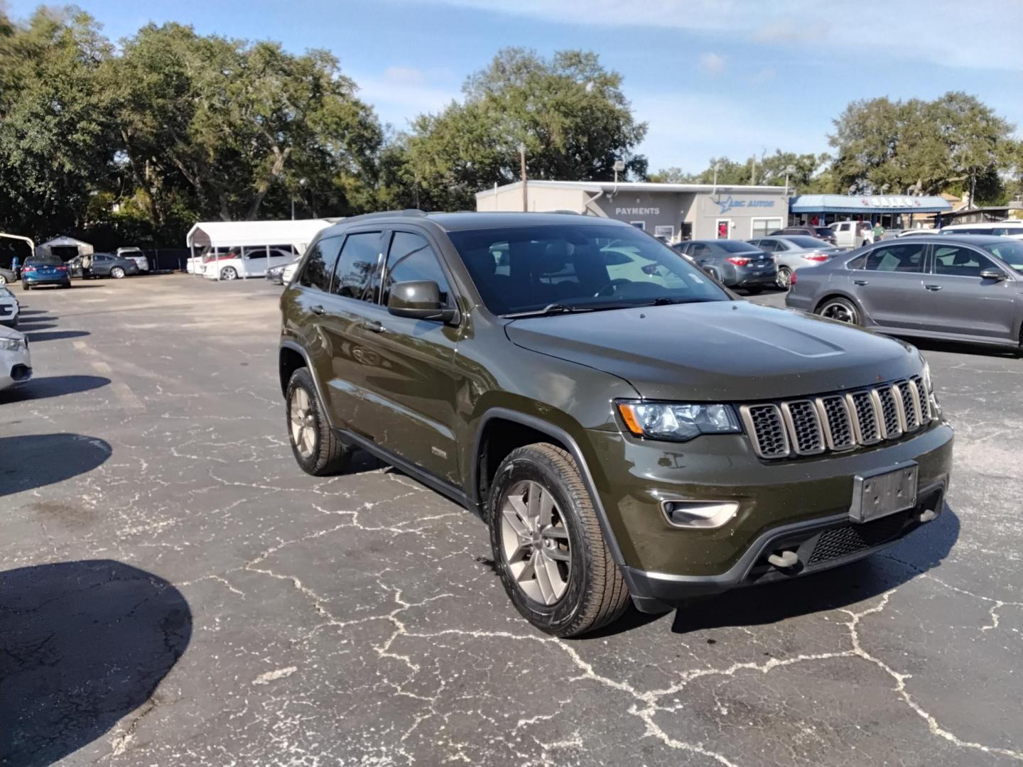 2016 GREEN /Black Jeep Grand Cherokee Laredo 4WD (1C4RJFAG6GC) with an 3.6L V6 DOHC 24V engine, 8A transmission, located at 6112 N Florida Avenue, Tampa, FL, 33604, (888) 521-5131, 27.954929, -82.459534 - $499 down plus tax & tag. - Photo#3