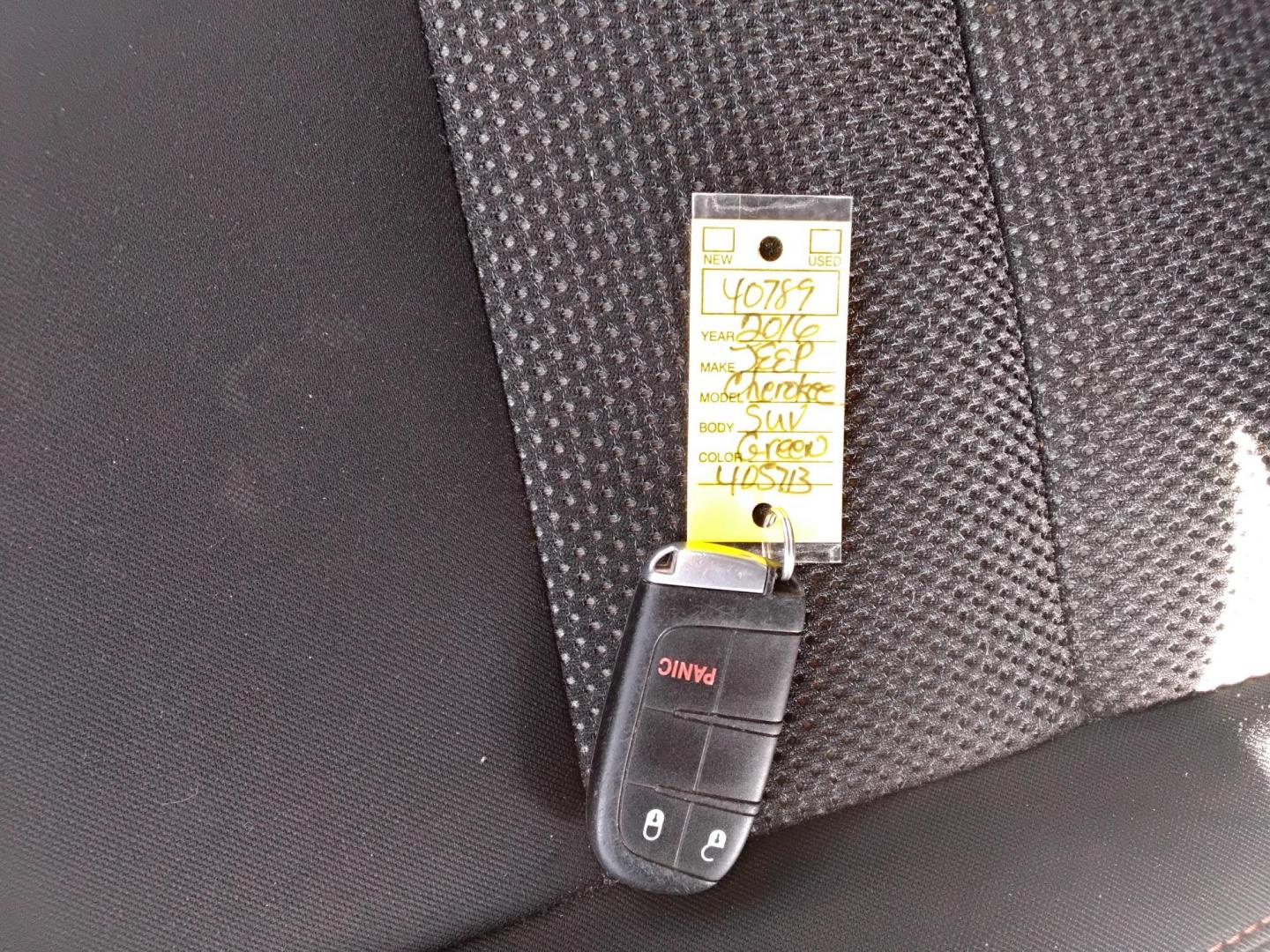 2016 GREEN /Black Jeep Grand Cherokee Laredo 4WD (1C4RJFAG6GC) with an 3.6L V6 DOHC 24V engine, 8A transmission, located at 6112 N Florida Avenue, Tampa, FL, 33604, (888) 521-5131, 27.954929, -82.459534 - $499 down plus tax & tag. - Photo#15