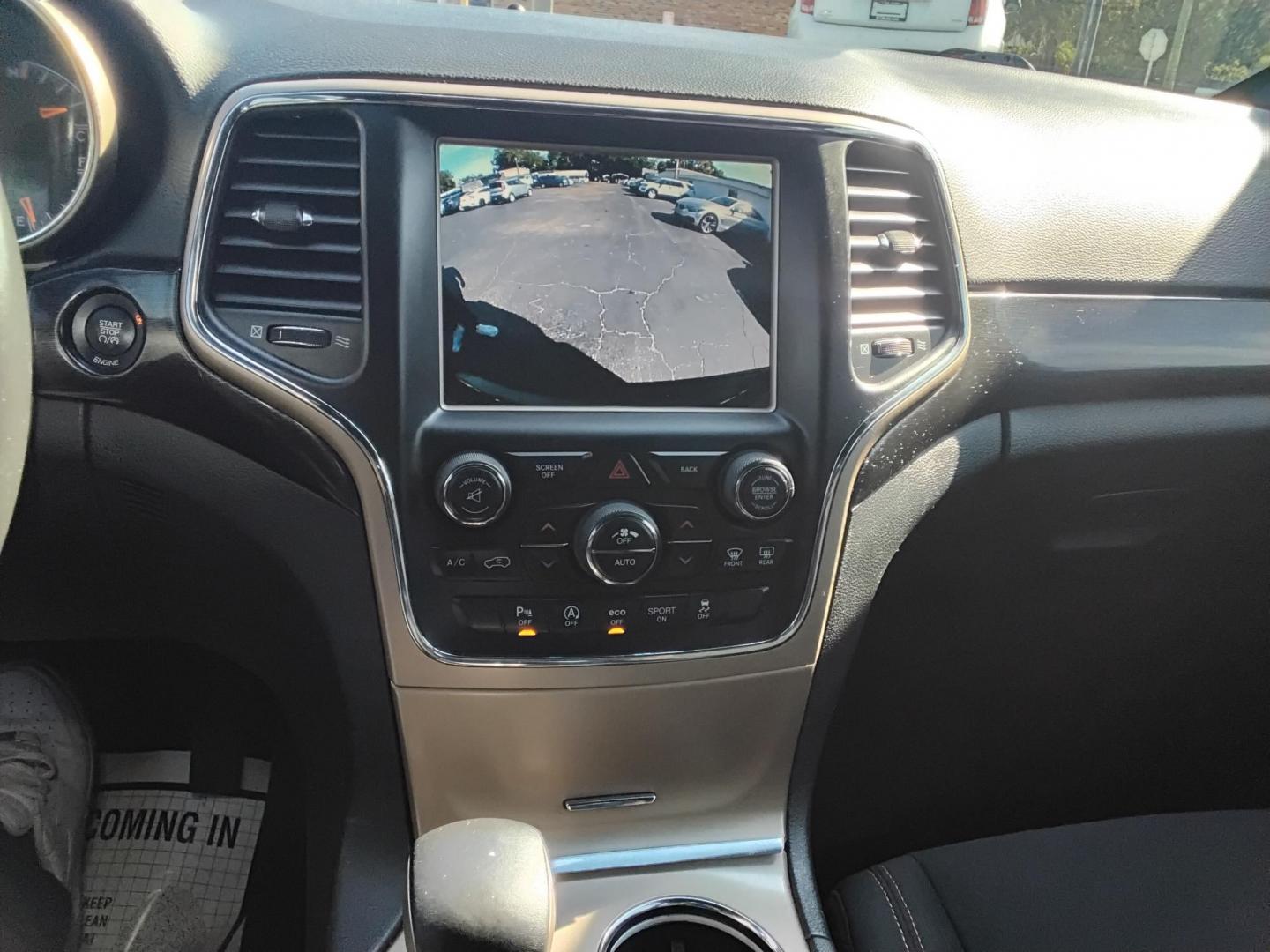 2016 GREEN /Black Jeep Grand Cherokee Laredo 4WD (1C4RJFAG6GC) with an 3.6L V6 DOHC 24V engine, 8A transmission, located at 6112 N Florida Avenue, Tampa, FL, 33604, (888) 521-5131, 27.954929, -82.459534 - $499 down plus tax & tag. - Photo#12