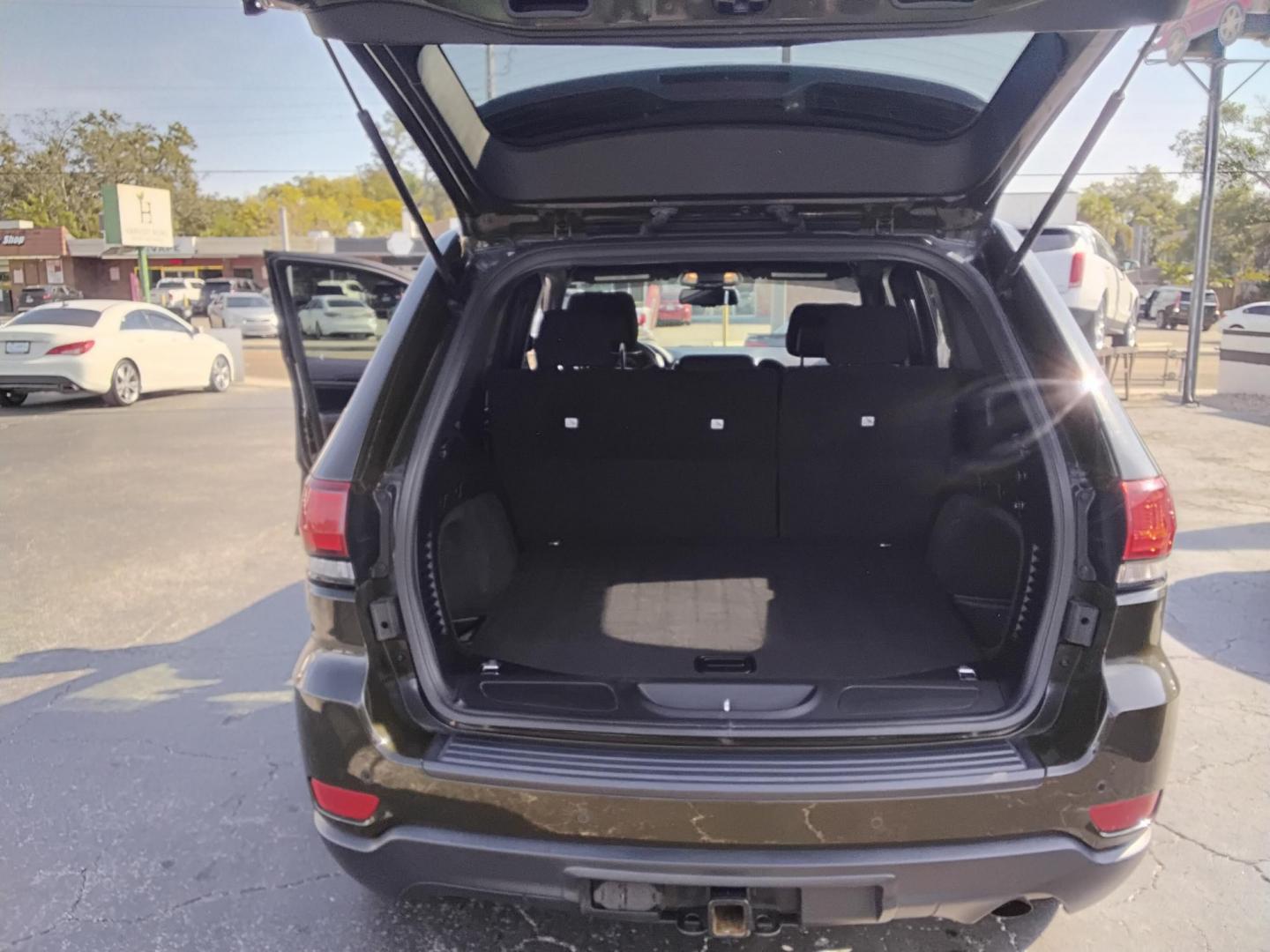2016 GREEN /Black Jeep Grand Cherokee Laredo 4WD (1C4RJFAG6GC) with an 3.6L V6 DOHC 24V engine, 8A transmission, located at 6112 N Florida Avenue, Tampa, FL, 33604, (888) 521-5131, 27.954929, -82.459534 - $499 down plus tax & tag. - Photo#8