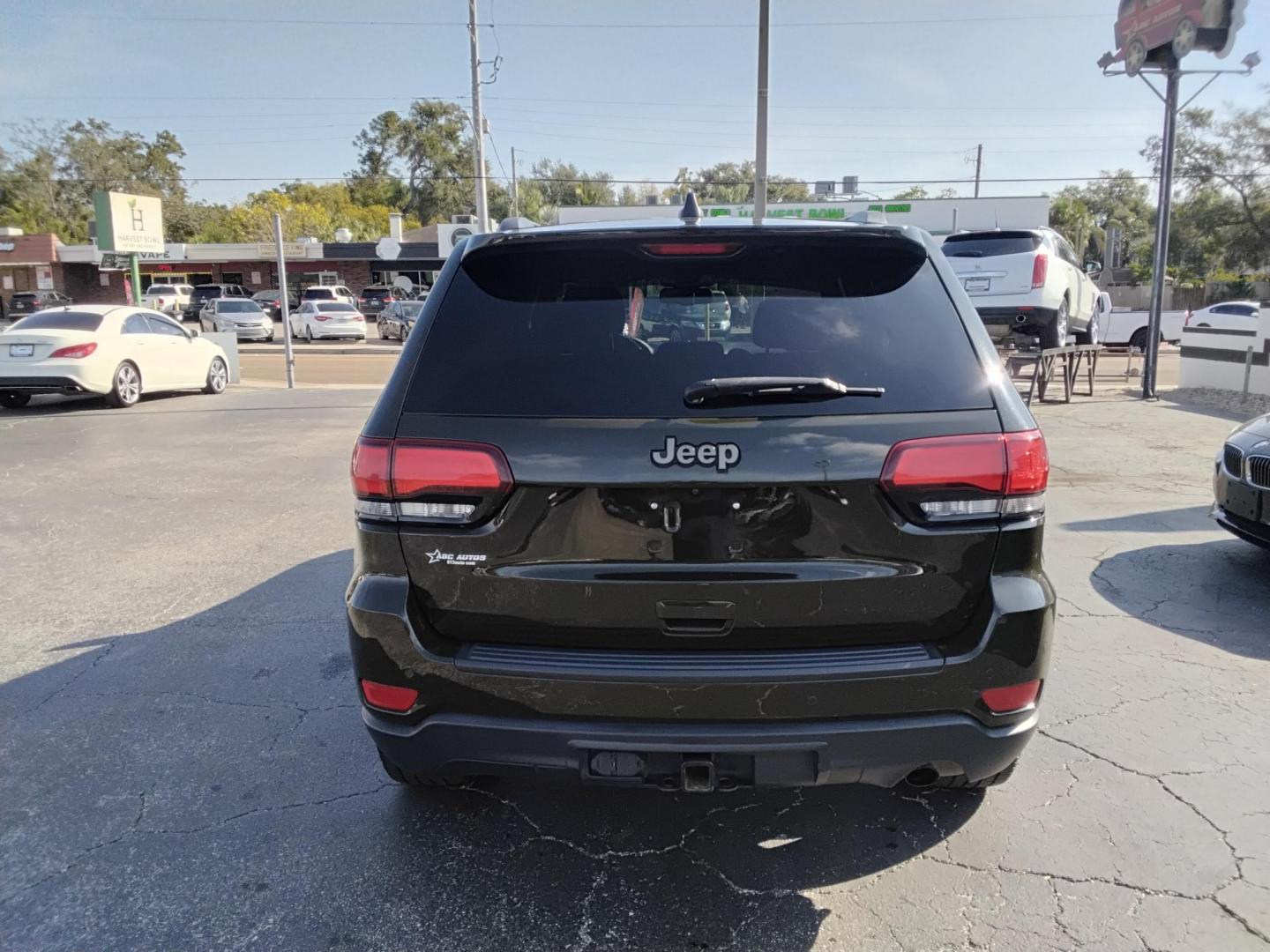 2016 GREEN /Black Jeep Grand Cherokee Laredo 4WD (1C4RJFAG6GC) with an 3.6L V6 DOHC 24V engine, 8A transmission, located at 6112 N Florida Avenue, Tampa, FL, 33604, (888) 521-5131, 27.954929, -82.459534 - $499 down plus tax & tag. - Photo#7