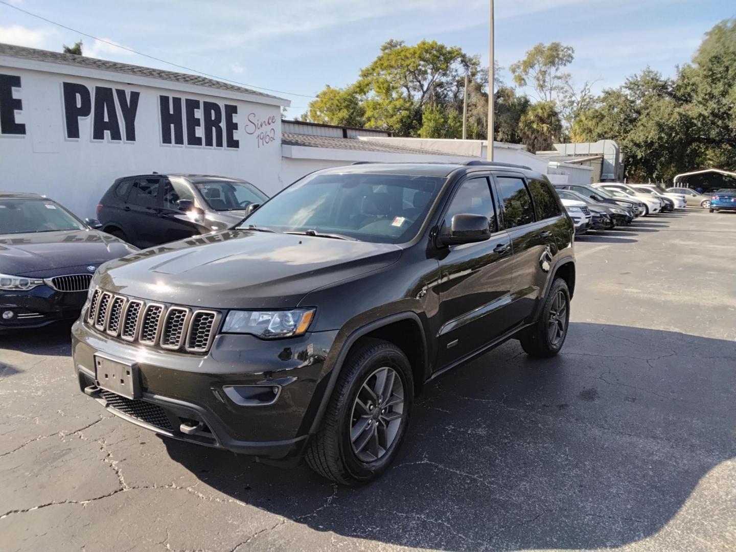 2016 GREEN /Black Jeep Grand Cherokee Laredo 4WD (1C4RJFAG6GC) with an 3.6L V6 DOHC 24V engine, 8A transmission, located at 6112 N Florida Avenue, Tampa, FL, 33604, (888) 521-5131, 27.954929, -82.459534 - $499 down plus tax & tag. - Photo#2