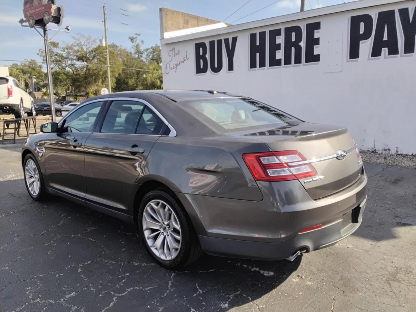 2016 GRAY /Grey Ford Taurus Limited FWD (1FAHP2F80GG) with an 3.5L V6 DOHC 24V engine, 6A transmission, located at 6112 N Florida Avenue, Tampa, FL, 33604, (888) 521-5131, 27.954929, -82.459534 - $499 down plus tax & tag. - Photo#4