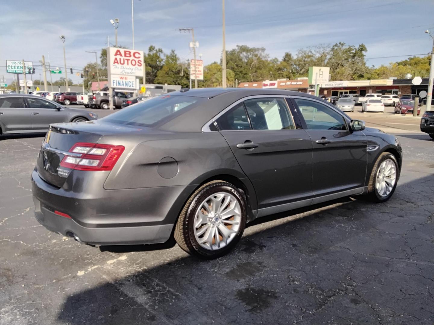 2016 GRAY /Grey Ford Taurus Limited FWD (1FAHP2F80GG) with an 3.5L V6 DOHC 24V engine, 6A transmission, located at 6112 N Florida Avenue, Tampa, FL, 33604, (888) 521-5131, 27.954929, -82.459534 - $499 down plus tax & tag. - Photo#5