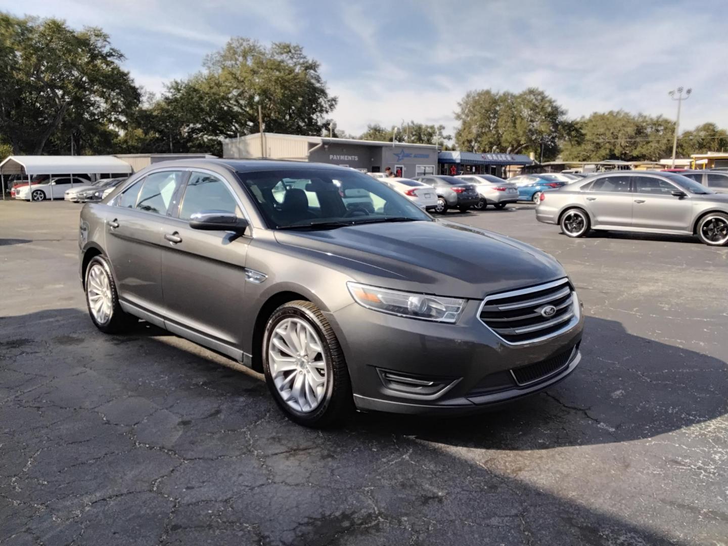 2016 GRAY /Grey Ford Taurus Limited FWD (1FAHP2F80GG) with an 3.5L V6 DOHC 24V engine, 6A transmission, located at 6112 N Florida Avenue, Tampa, FL, 33604, (888) 521-5131, 27.954929, -82.459534 - $499 down plus tax & tag. - Photo#3