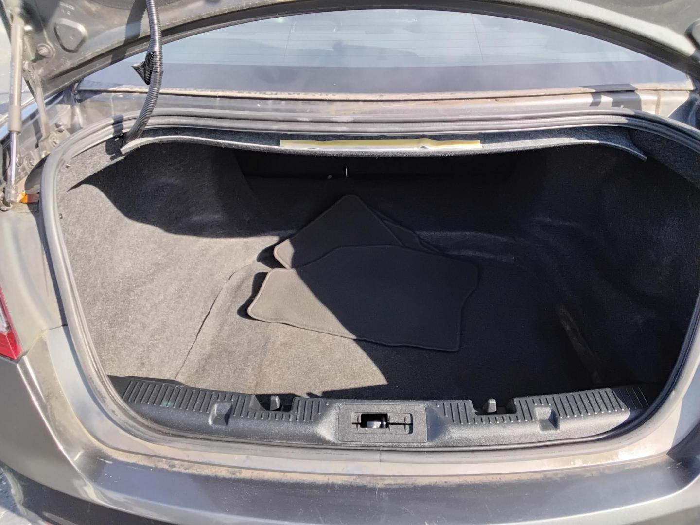 2016 GRAY /Grey Ford Taurus Limited FWD (1FAHP2F80GG) with an 3.5L V6 DOHC 24V engine, 6A transmission, located at 6112 N Florida Avenue, Tampa, FL, 33604, (888) 521-5131, 27.954929, -82.459534 - $499 down plus tax & tag. - Photo#7