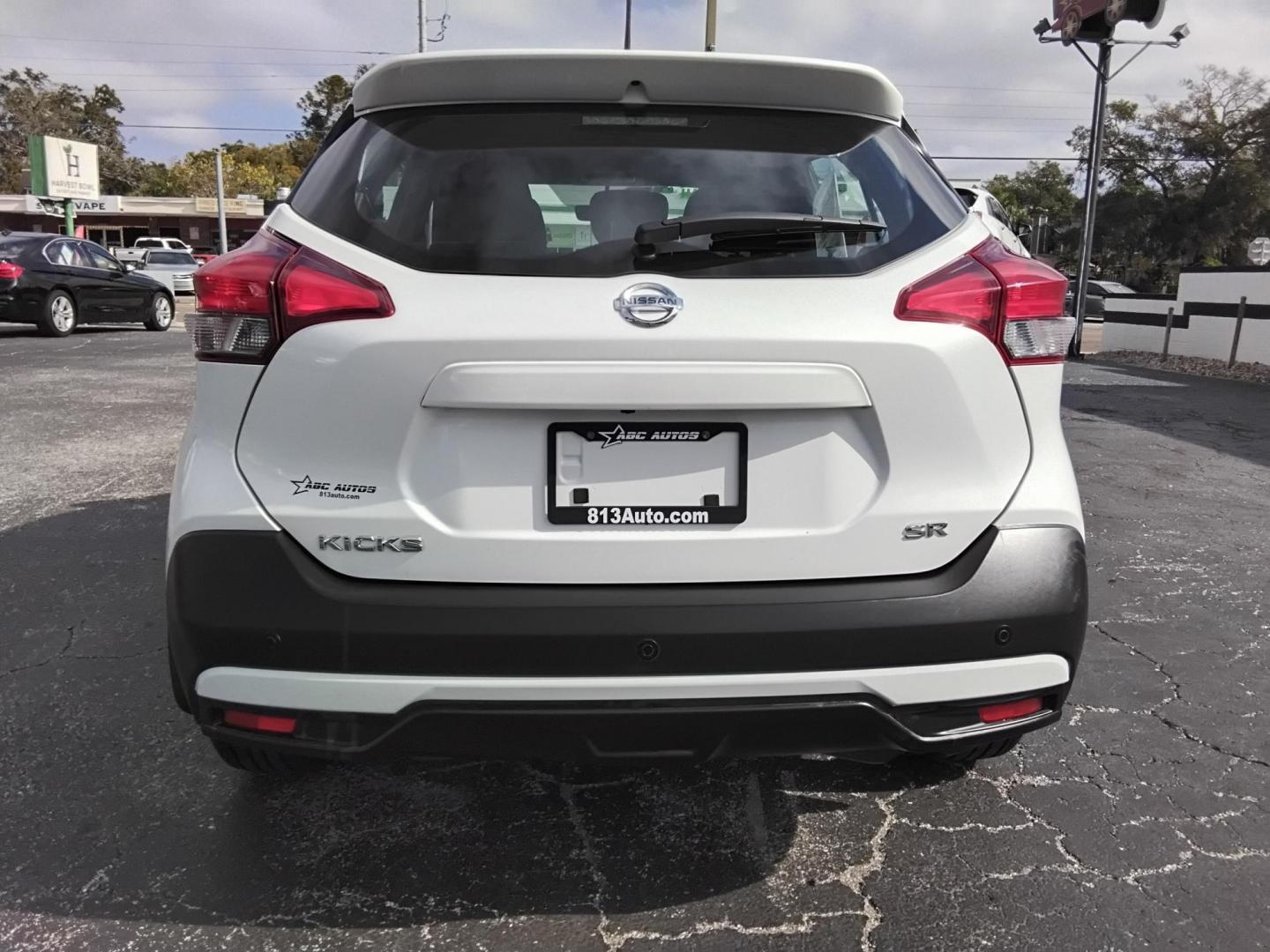 2019 White /Grey Nissan Kicks S (3N1CP5CU7KL) with an 1.6L L4 engine, CVT transmission, located at 6112 N Florida Avenue, Tampa, FL, 33604, (888) 521-5131, 27.954929, -82.459534 - $499 down plus tax & tag. - Photo#4