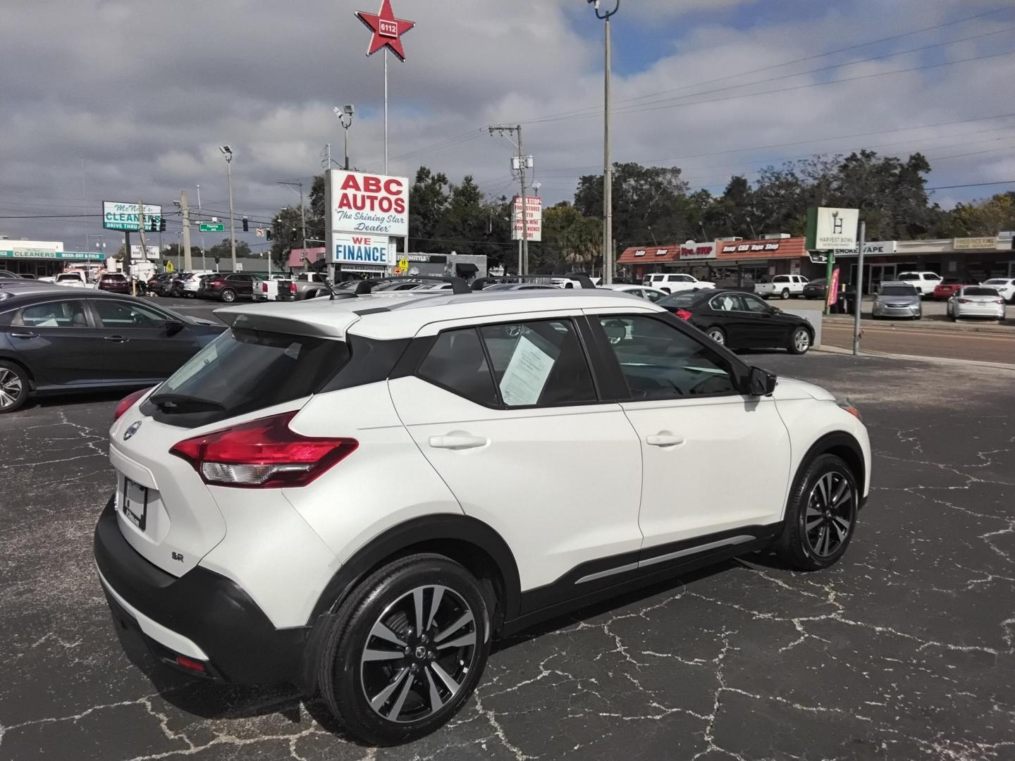 2019 White /Grey Nissan Kicks S (3N1CP5CU7KL) with an 1.6L L4 engine, CVT transmission, located at 6112 N Florida Avenue, Tampa, FL, 33604, (888) 521-5131, 27.954929, -82.459534 - $499 down plus tax & tag. - Photo#3