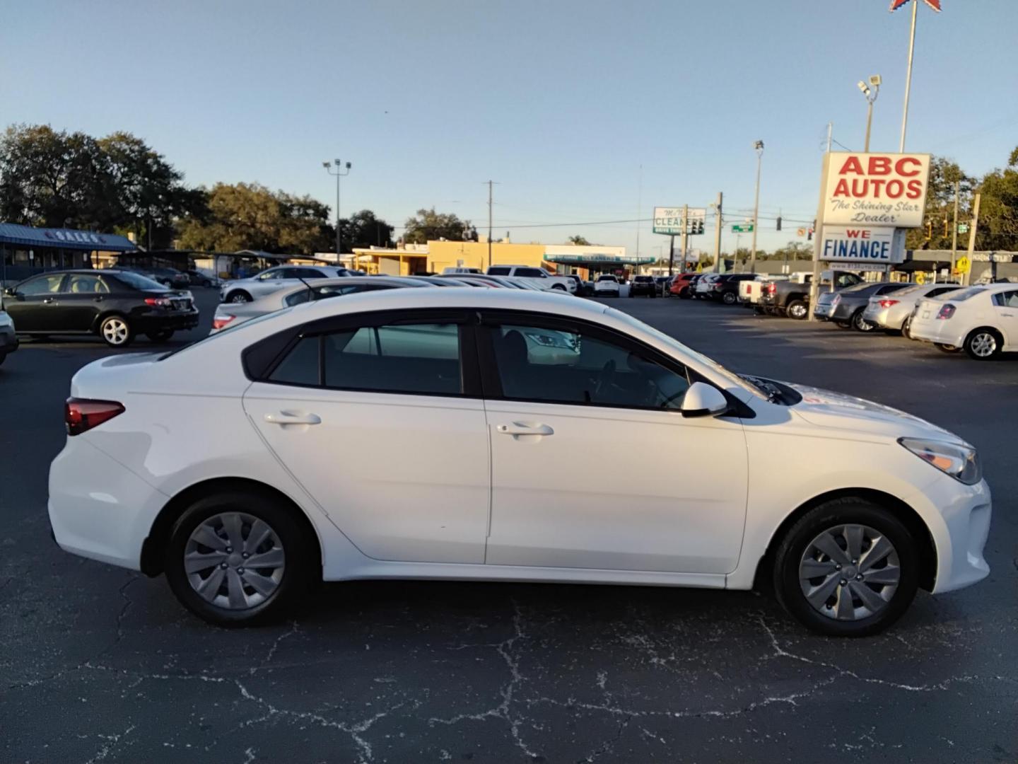 2019 White /Grey Kia Rio LX (3KPA24AB6KE) with an 1.6L L4 DOHC 16V engine, 6A transmission, located at 6112 N Florida Avenue, Tampa, FL, 33604, (888) 521-5131, 27.954929, -82.459534 - $499 DOWN PLUS TAX & TAG. - Photo#4