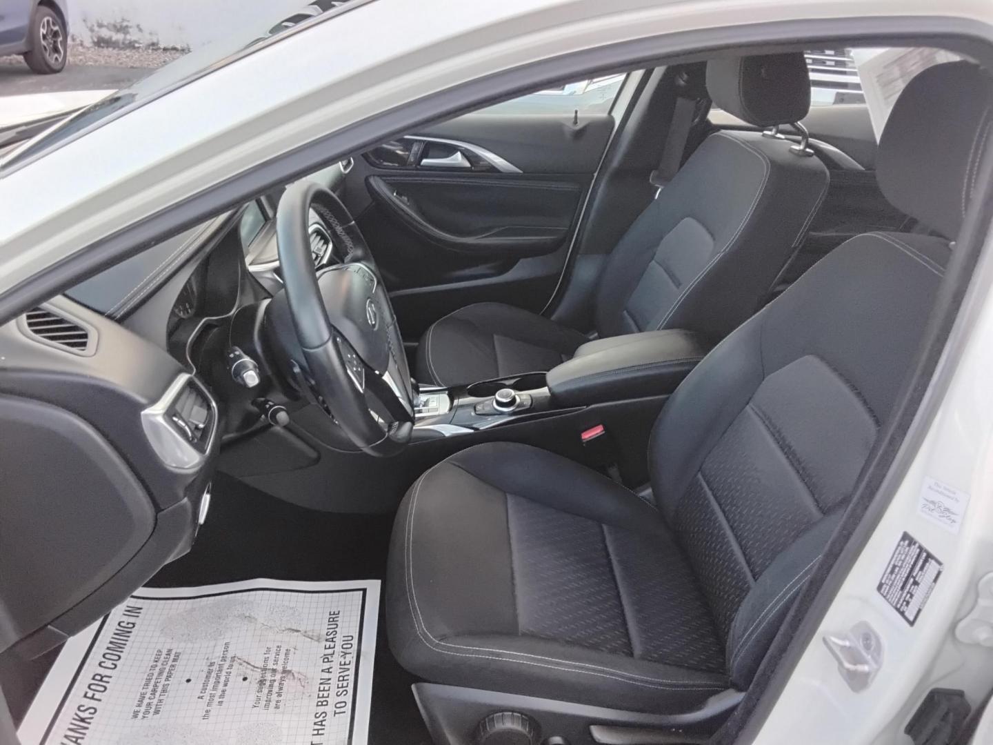 2018 White /Grey Infiniti QX30 Luxury (SJKCH5CP3JA) with an 2.0L L4 DOHC 16V engine, 7A transmission, located at 6112 N Florida Avenue, Tampa, FL, 33604, (888) 521-5131, 27.954929, -82.459534 - $499 down plus tax & tag. - Photo#10