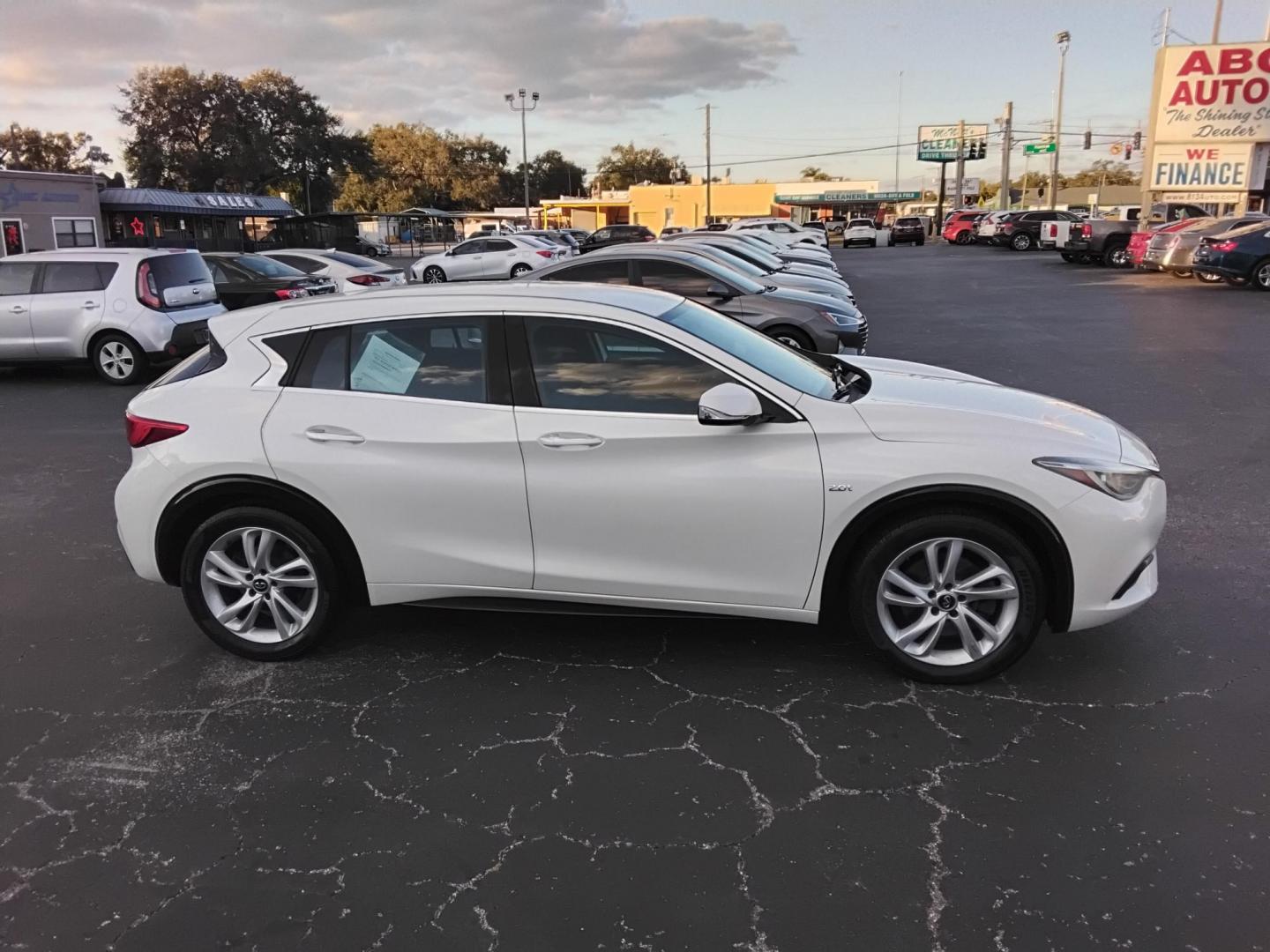 2018 White /Grey Infiniti QX30 Luxury (SJKCH5CP3JA) with an 2.0L L4 DOHC 16V engine, 7A transmission, located at 6112 N Florida Avenue, Tampa, FL, 33604, (888) 521-5131, 27.954929, -82.459534 - $499 down plus tax & tag. - Photo#3