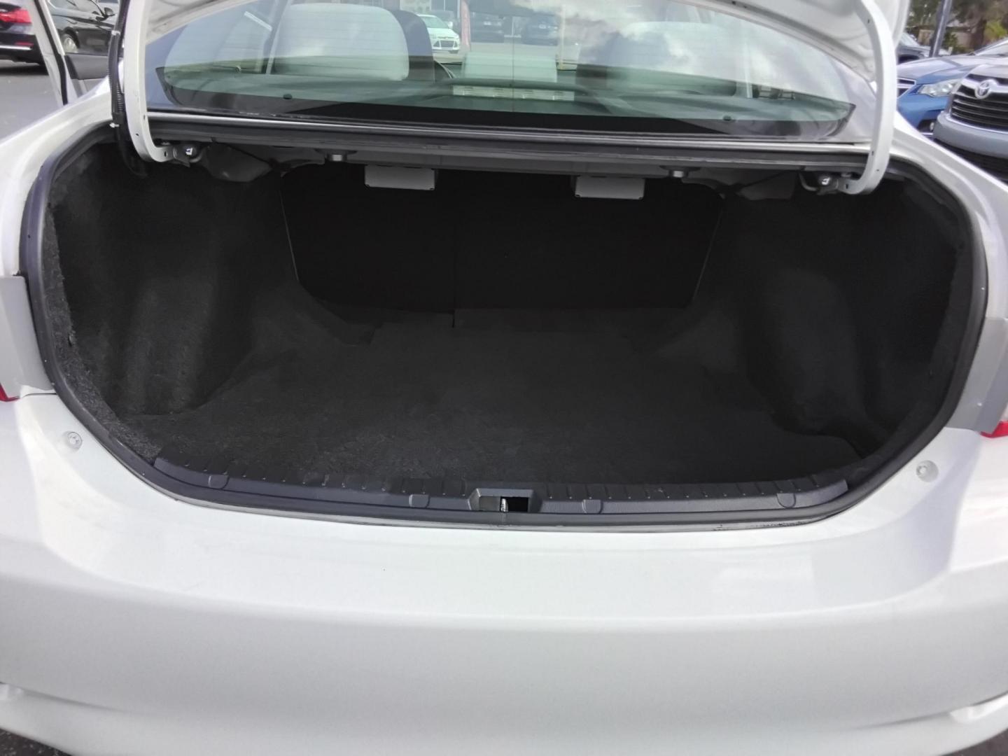 2013 White /Beige Toyota Corolla LE 4-Speed AT (5YFBU4EE0DP) with an 1.8L L4 DOHC 16V engine, 4-Speed Automatic transmission, located at 6112 N Florida Avenue, Tampa, FL, 33604, (888) 521-5131, 27.954929, -82.459534 - $499 DOWN PLUS TAX & TAG. - Photo#5