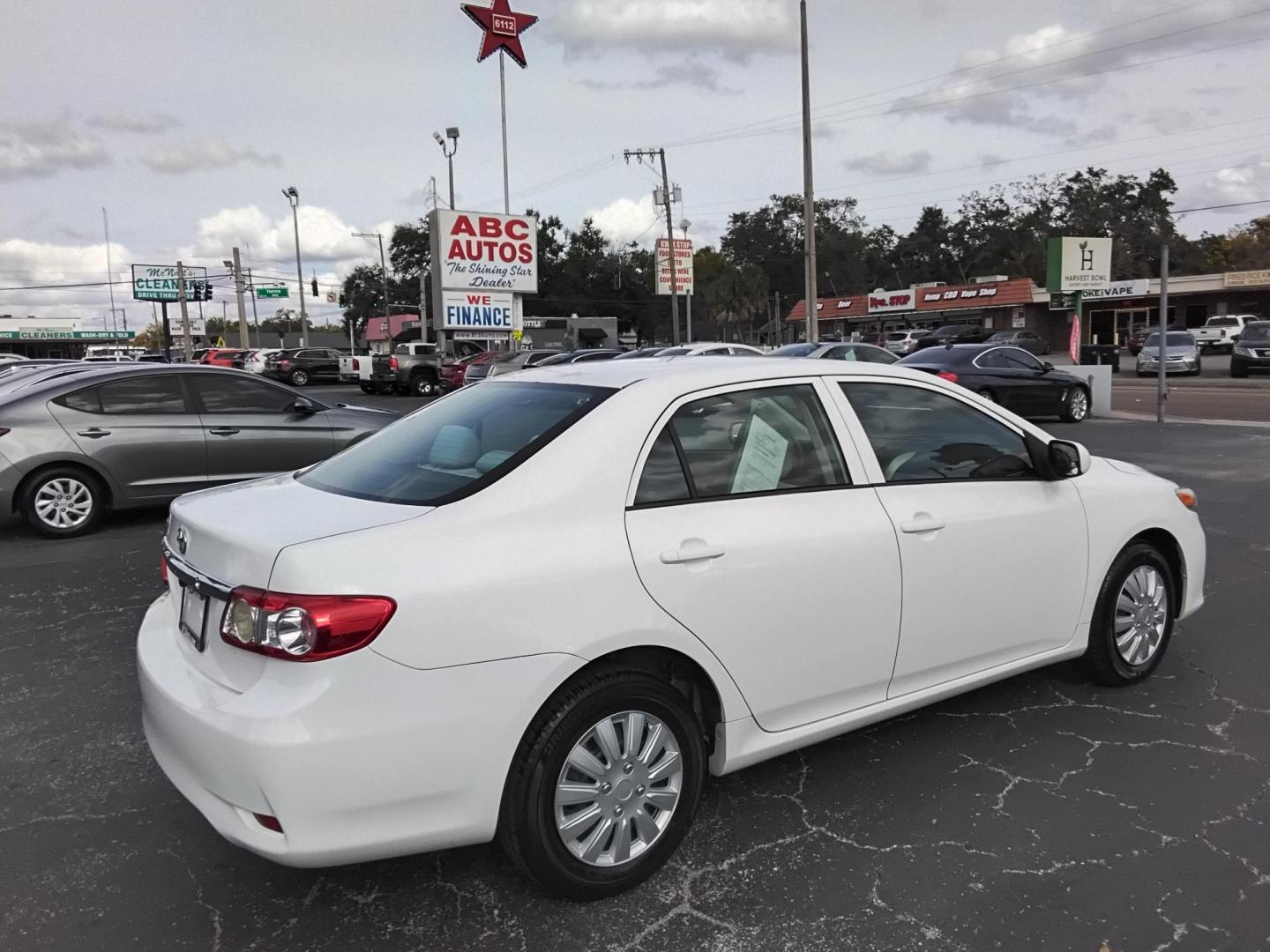 2013 White /Beige Toyota Corolla LE 4-Speed AT (5YFBU4EE0DP) with an 1.8L L4 DOHC 16V engine, 4-Speed Automatic transmission, located at 6112 N Florida Avenue, Tampa, FL, 33604, (888) 521-5131, 27.954929, -82.459534 - $499 DOWN PLUS TAX & TAG. - Photo#3