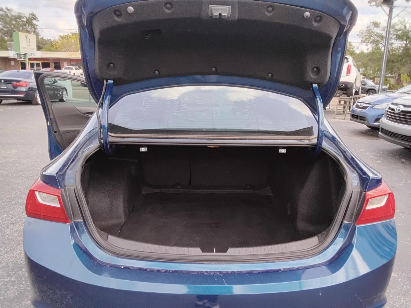 2019 DK BLUE /Grey Chevrolet Malibu LS (1G1ZB5ST8KF) with an 1.5L L4 DOHC 16V engine, 6A transmission, located at 6112 N Florida Avenue, Tampa, FL, 33604, (888) 521-5131, 27.954929, -82.459534 - $499 down plus tax & tag. - Photo#8