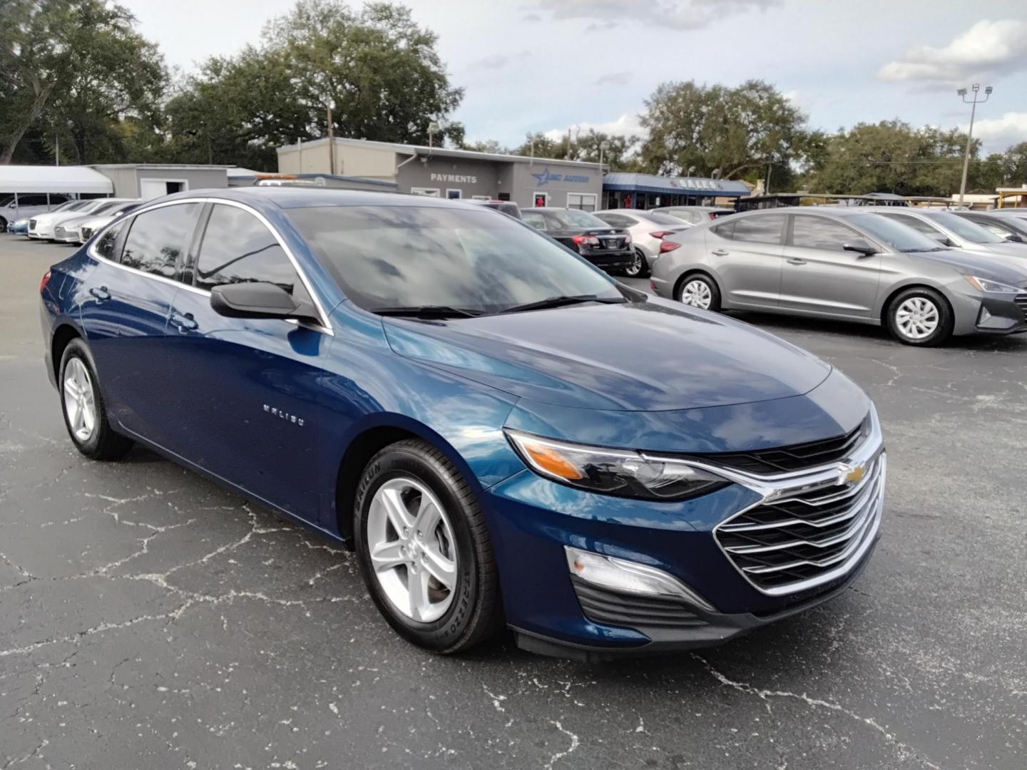 2019 DK BLUE /Grey Chevrolet Malibu LS (1G1ZB5ST8KF) with an 1.5L L4 DOHC 16V engine, 6A transmission, located at 6112 N Florida Avenue, Tampa, FL, 33604, (888) 521-5131, 27.954929, -82.459534 - $499 down plus tax & tag. - Photo#2