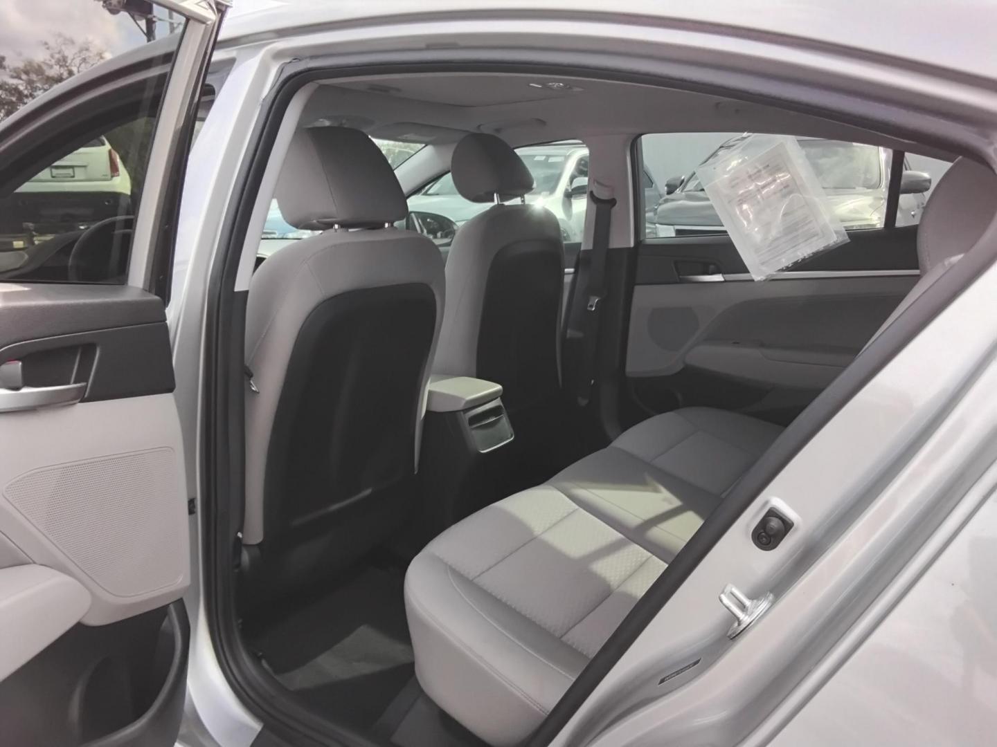 2020 GRAY /Beige Hyundai Elantra Limited (5NPD84LF1LH) with an 1.8L L4 DOHC 16V engine, 6A transmission, located at 6112 N Florida Avenue, Tampa, FL, 33604, (888) 521-5131, 27.954929, -82.459534 - $499 down plus tax & tag. - Photo#8