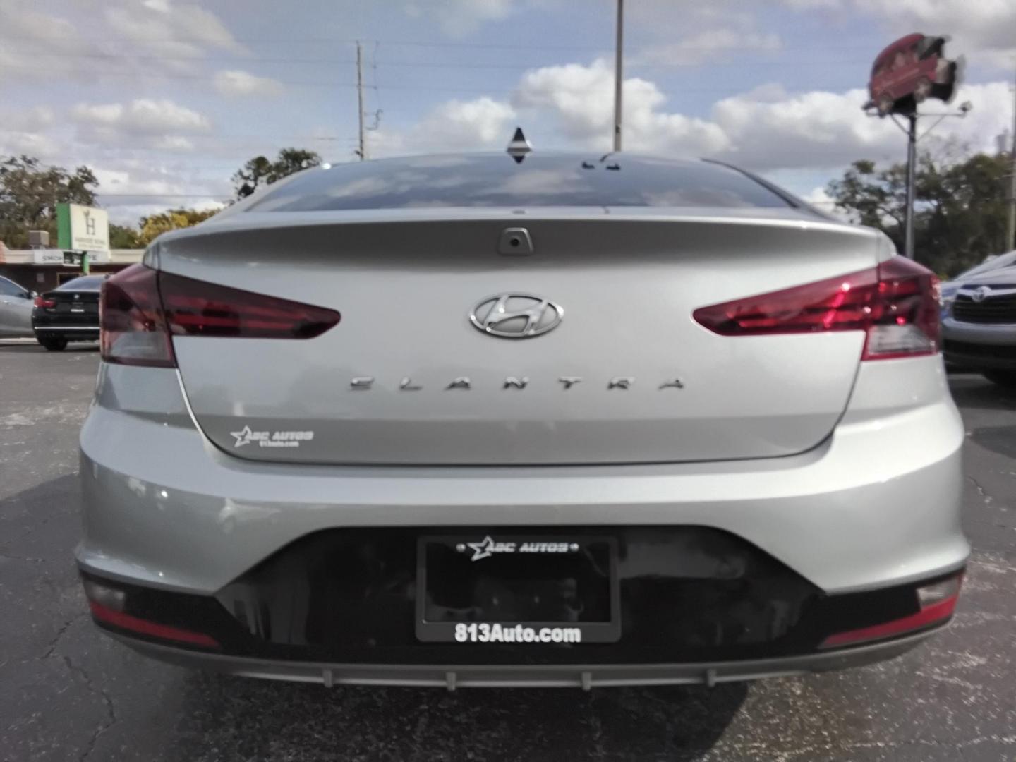 2020 GRAY /Beige Hyundai Elantra Limited (5NPD84LF1LH) with an 1.8L L4 DOHC 16V engine, 6A transmission, located at 6112 N Florida Avenue, Tampa, FL, 33604, (888) 521-5131, 27.954929, -82.459534 - $499 down plus tax & tag. - Photo#4